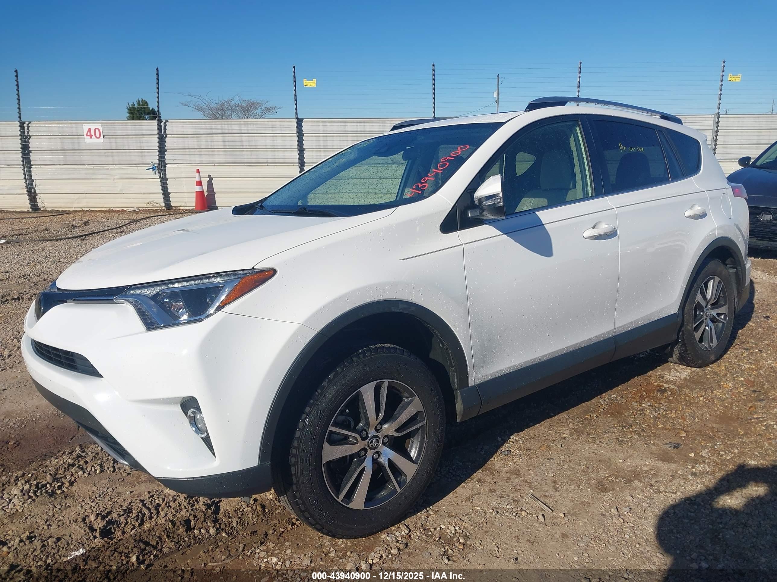 TOYOTA RAV4 image 2