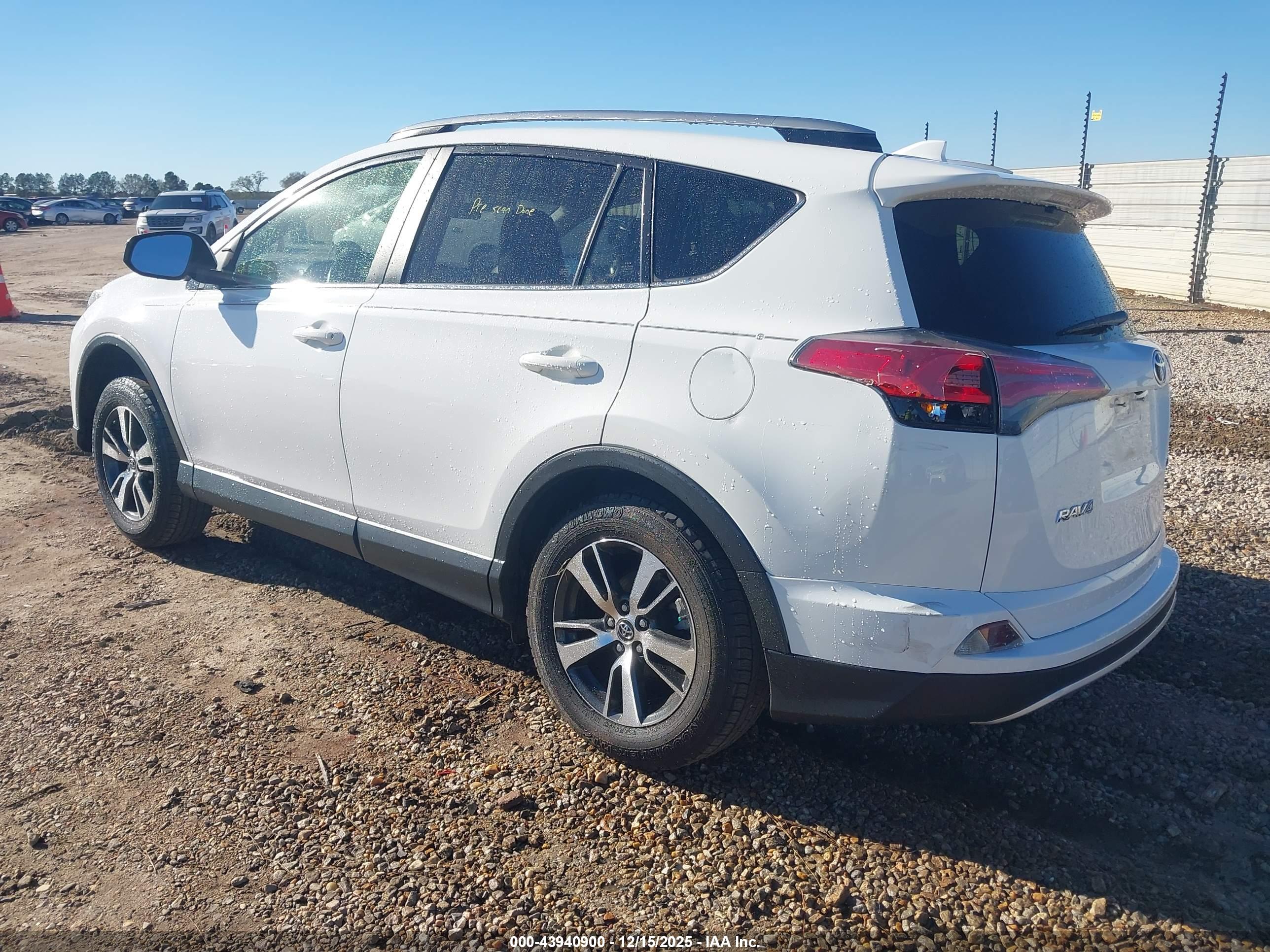 TOYOTA RAV4 image 3