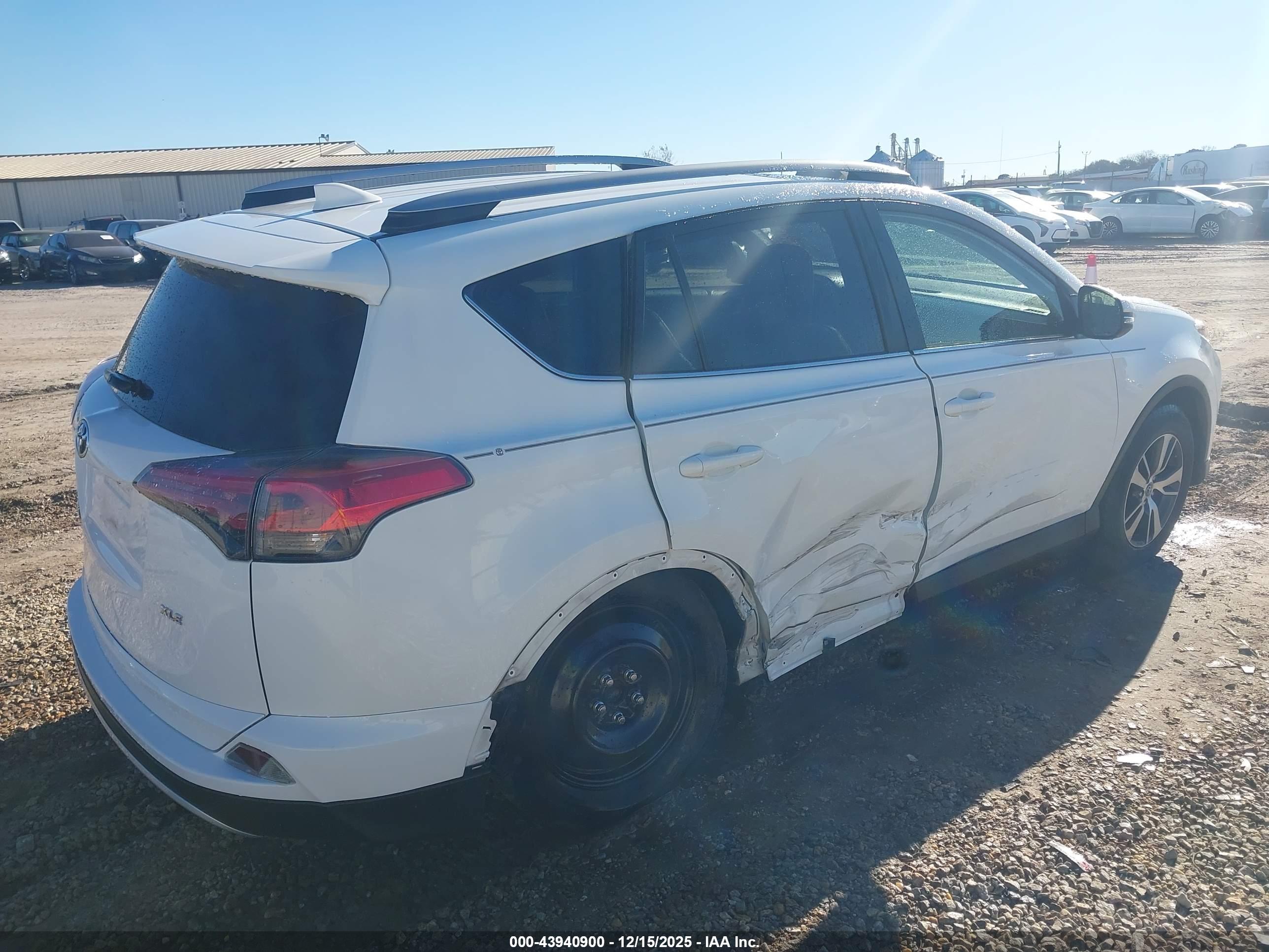 TOYOTA RAV4 image 4