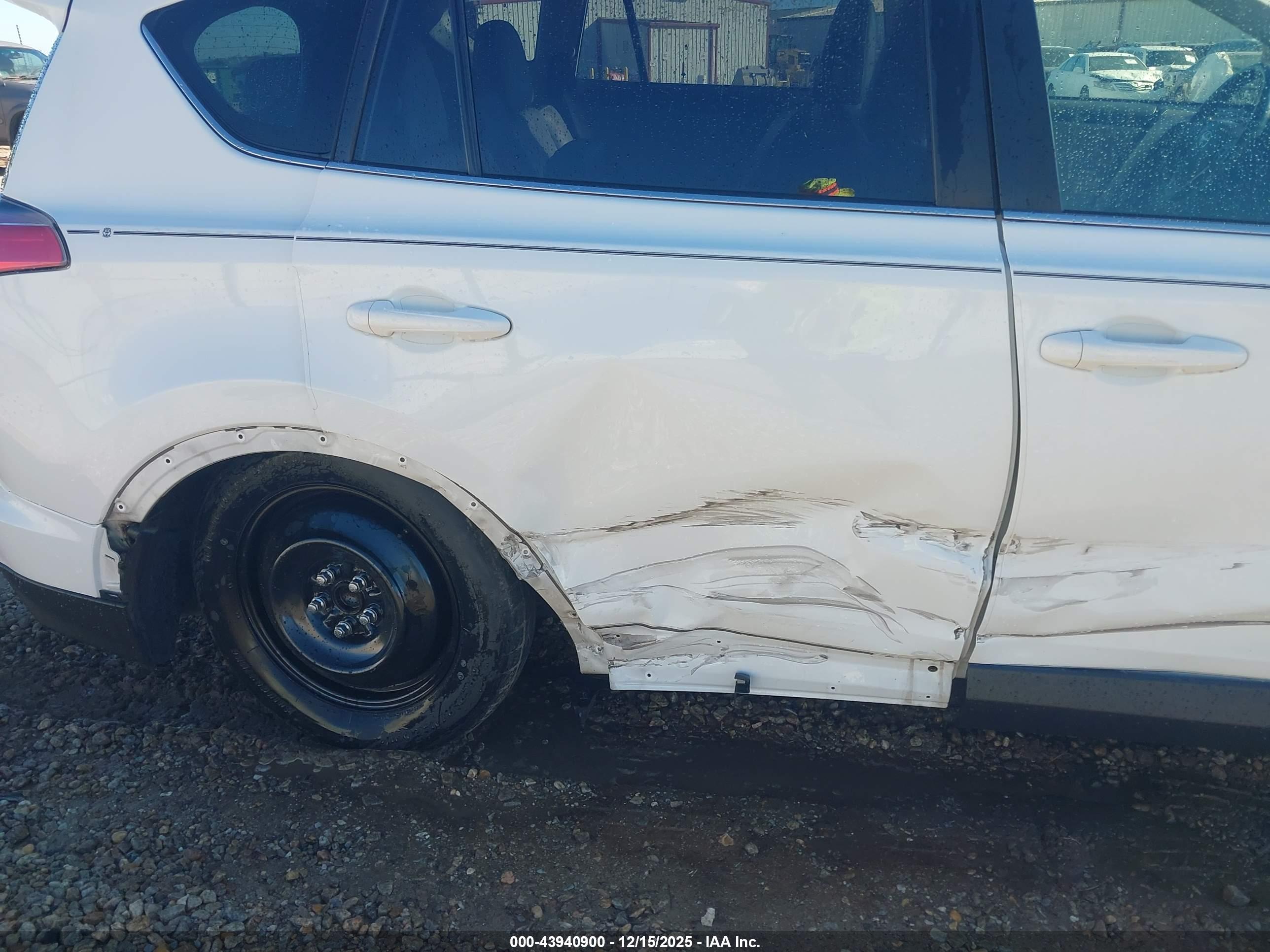 TOYOTA RAV4 image 6
