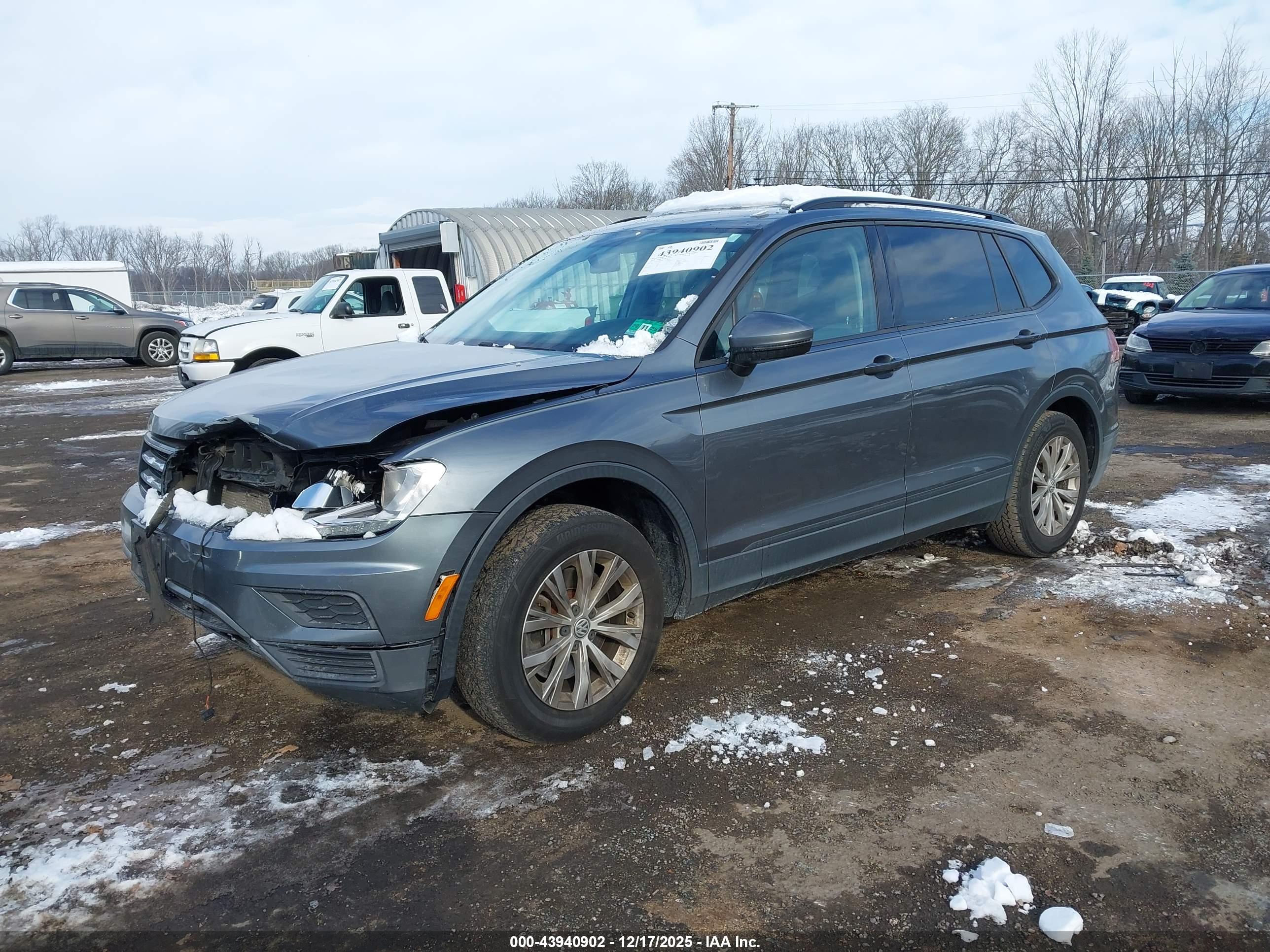 VOLKSWAGEN TIGUAN image 2