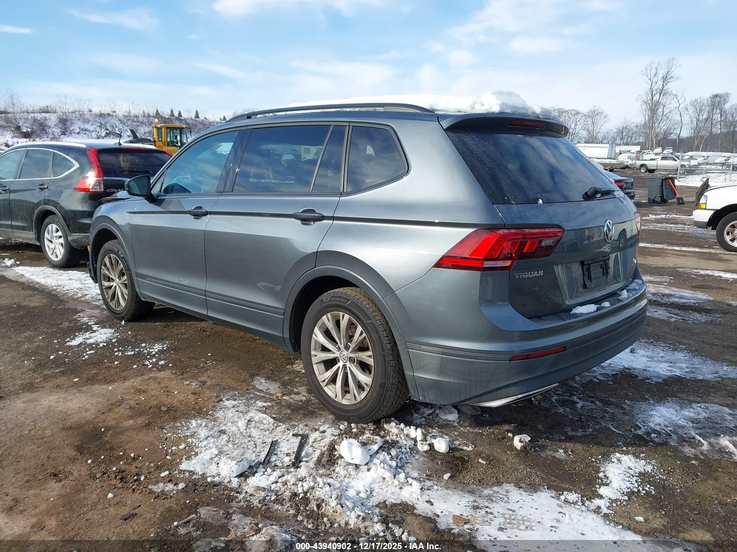 VOLKSWAGEN TIGUAN image 3