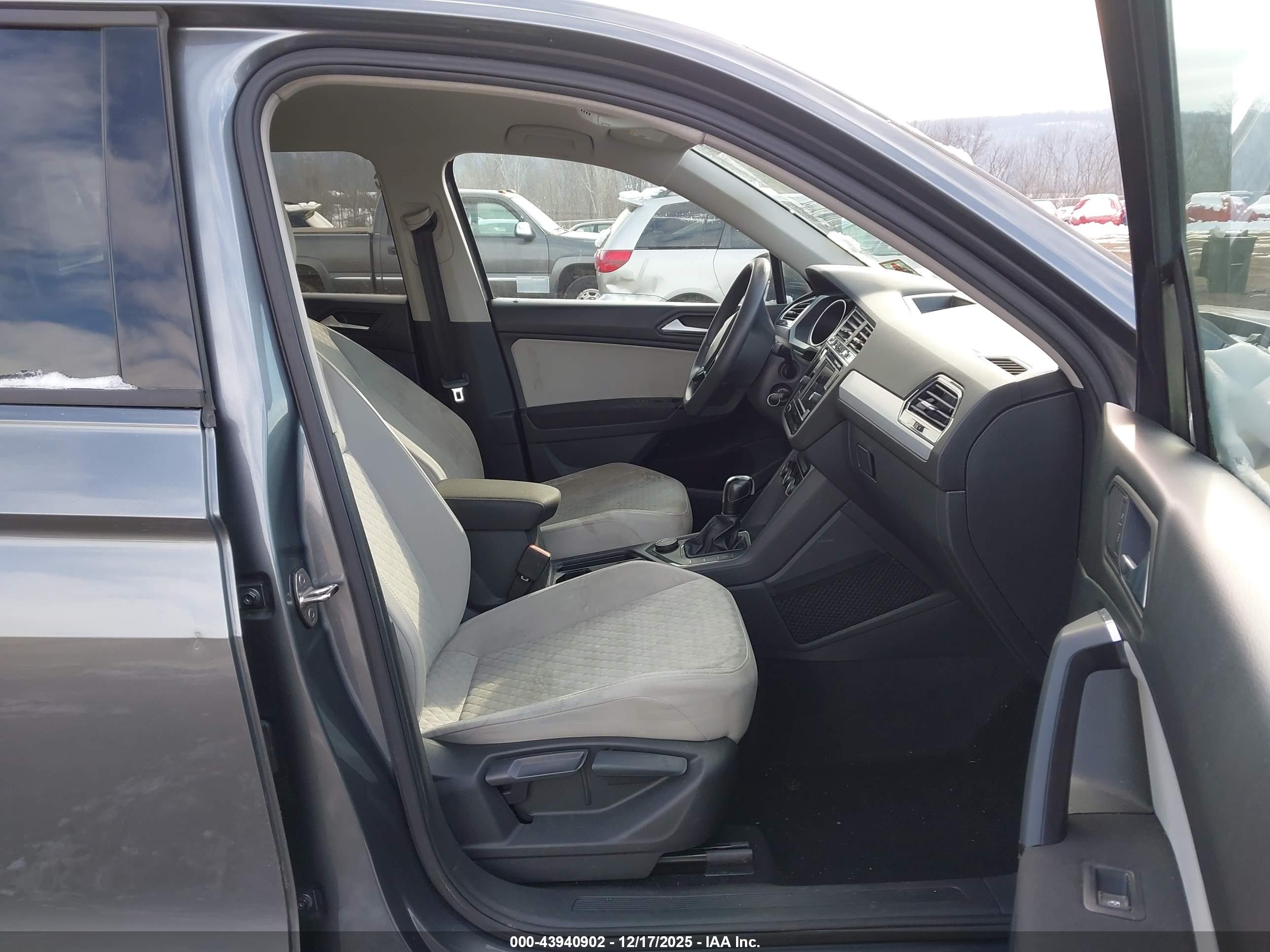 VOLKSWAGEN TIGUAN image 5