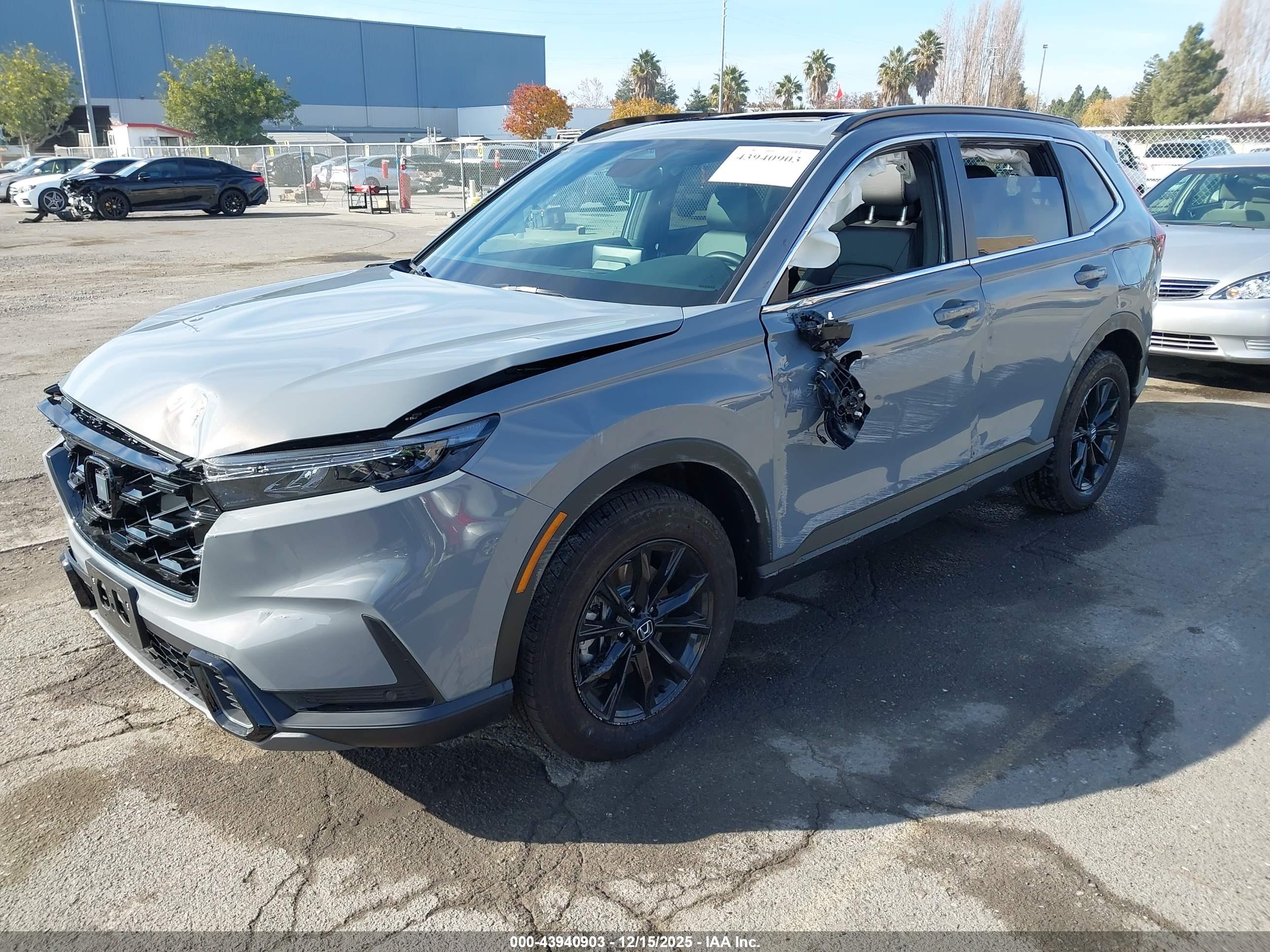 HONDA CR-V image 2