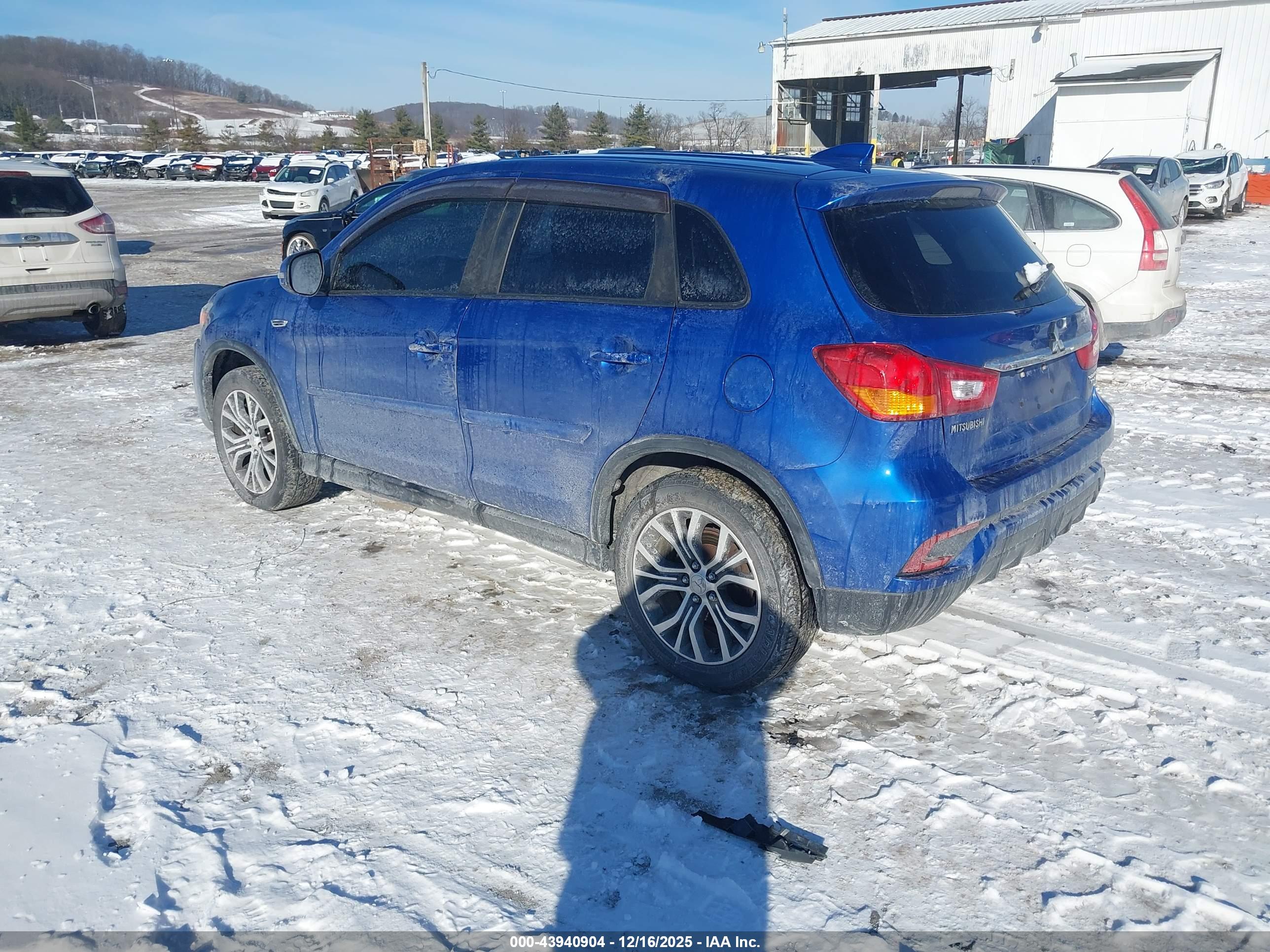 MITSUBISHI OUTLANDER image 3