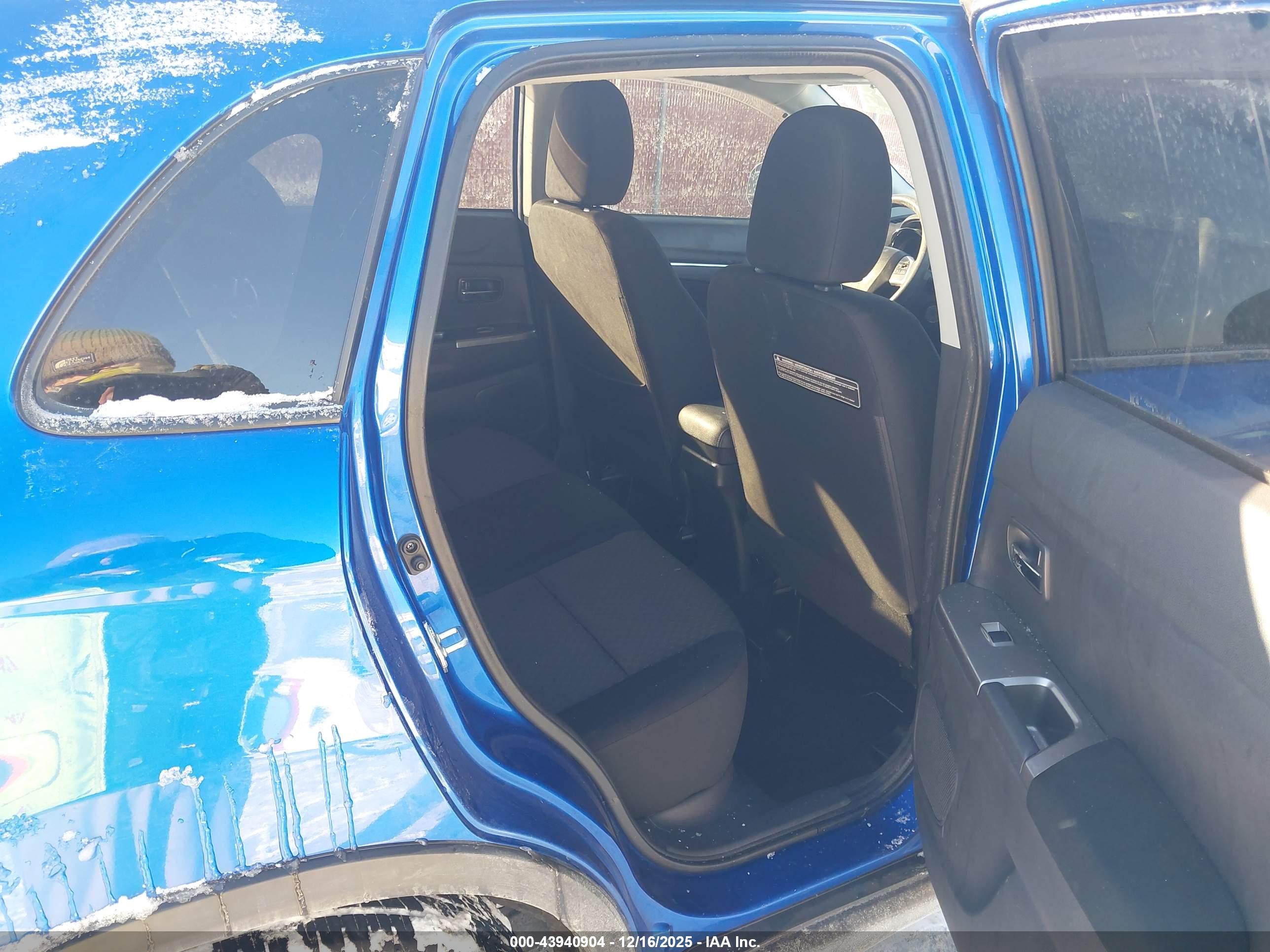 MITSUBISHI OUTLANDER image 8