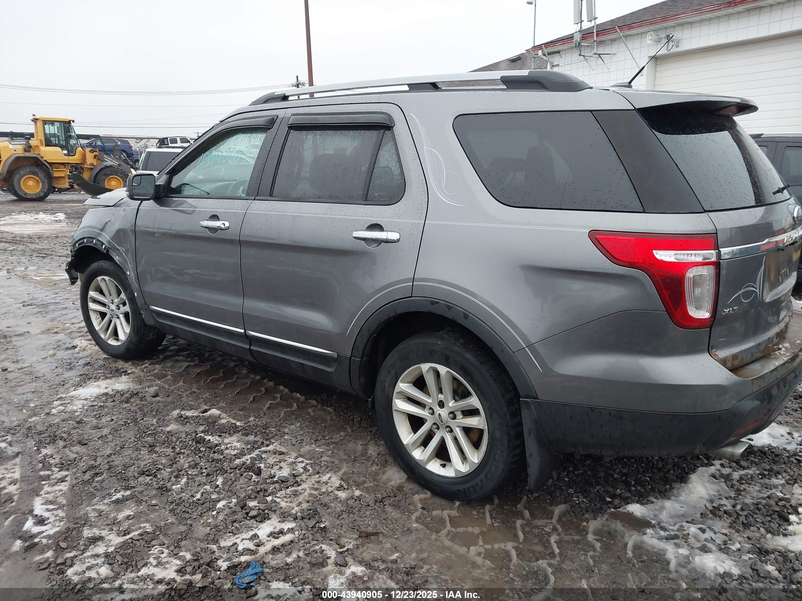 FORD EXPLORER image 3