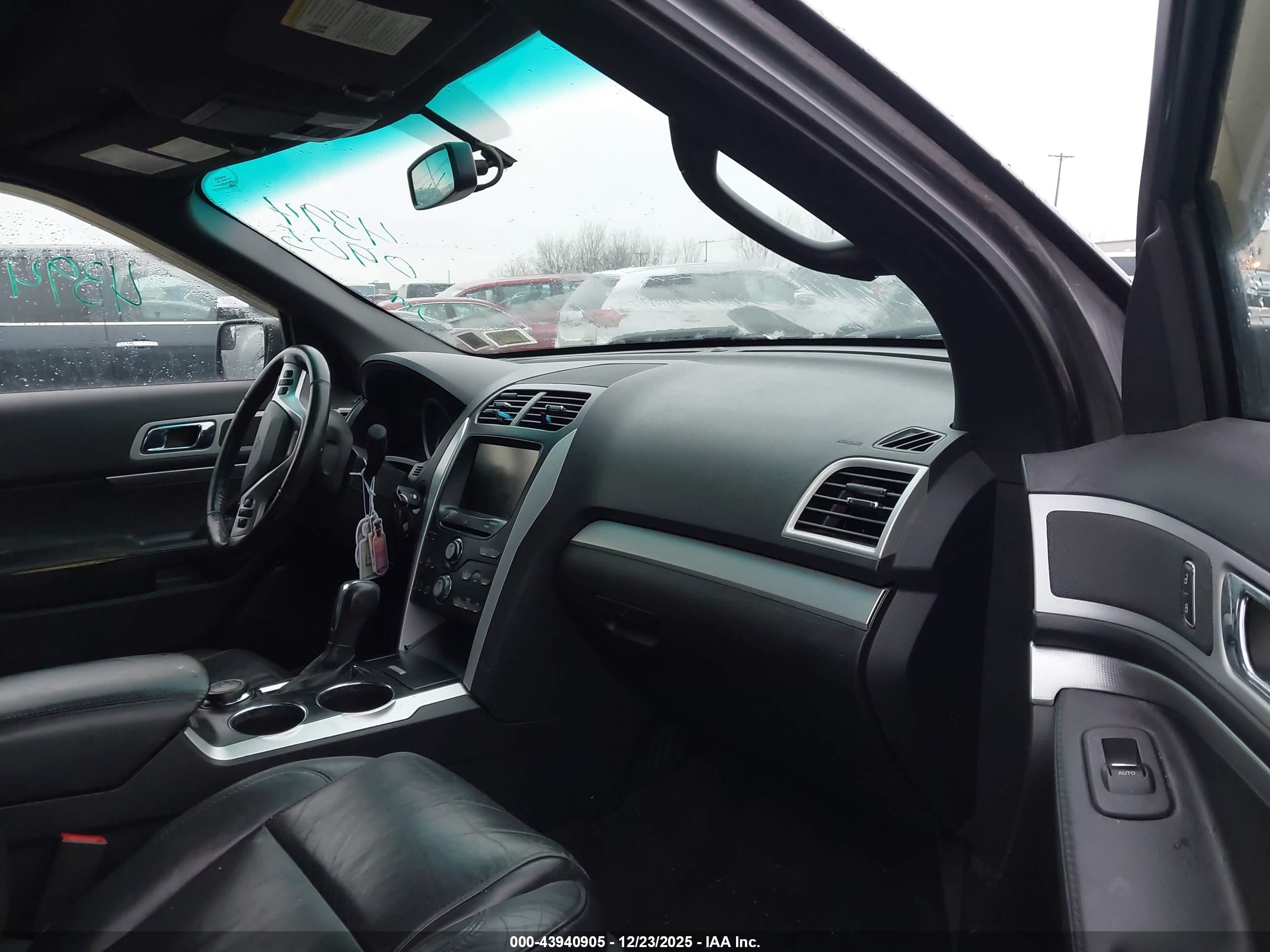 FORD EXPLORER image 5
