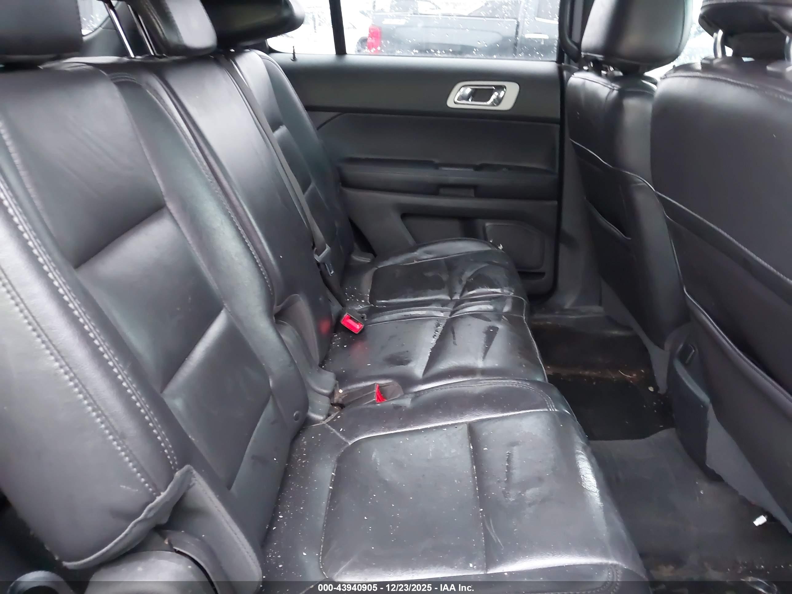 FORD EXPLORER image 8
