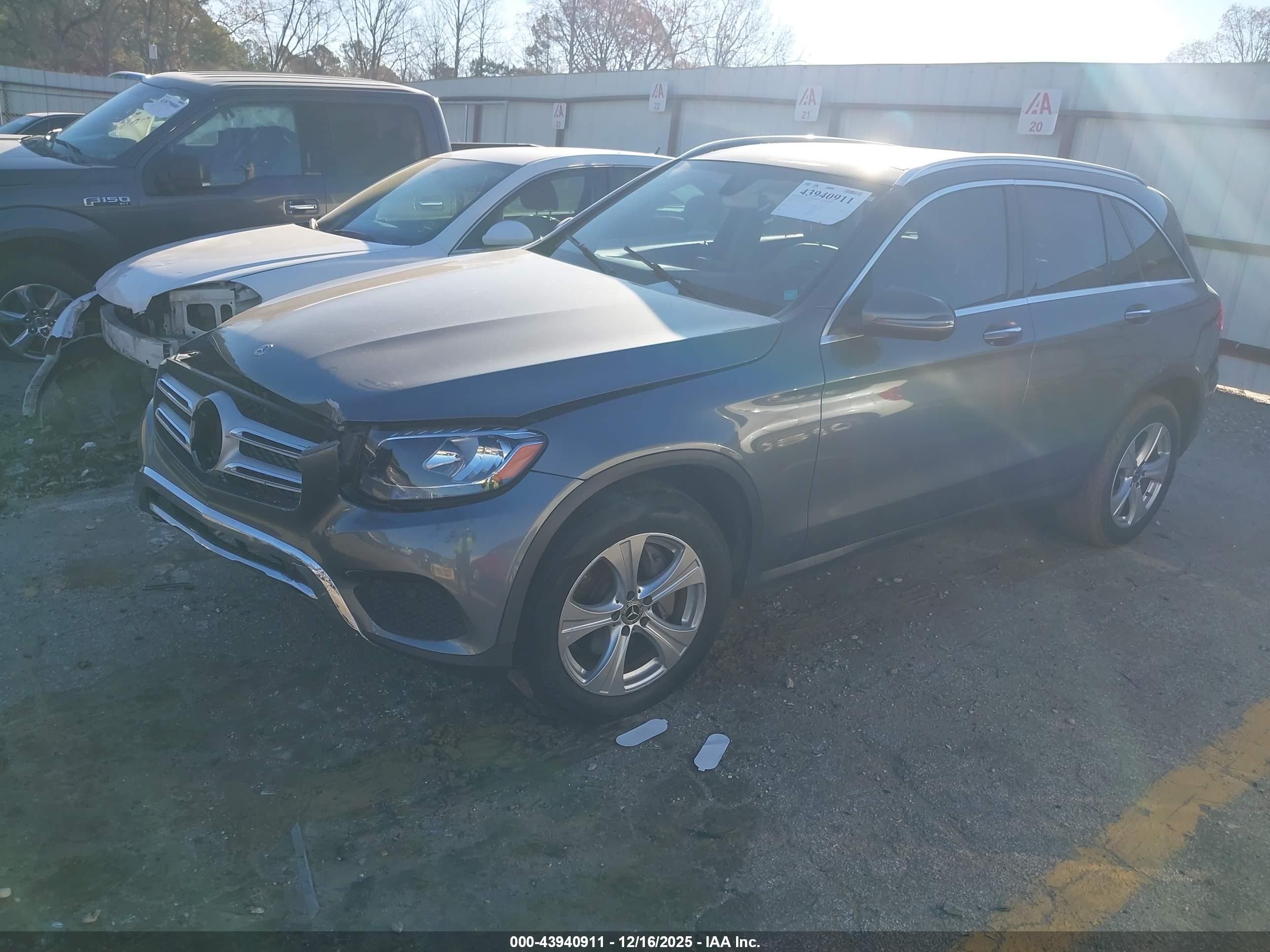 MERCEDES-BENZ GLC image 2