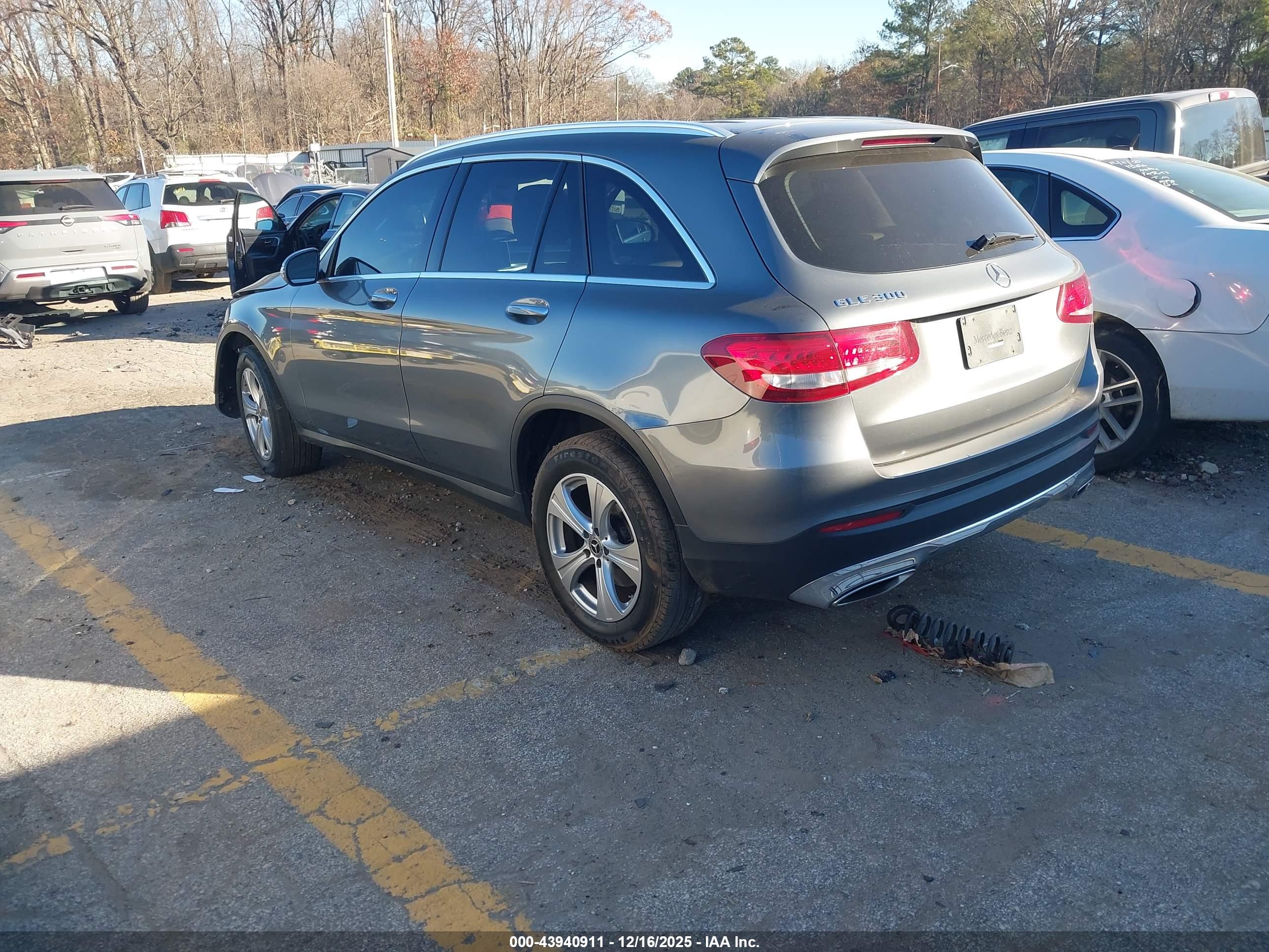 MERCEDES-BENZ GLC image 3