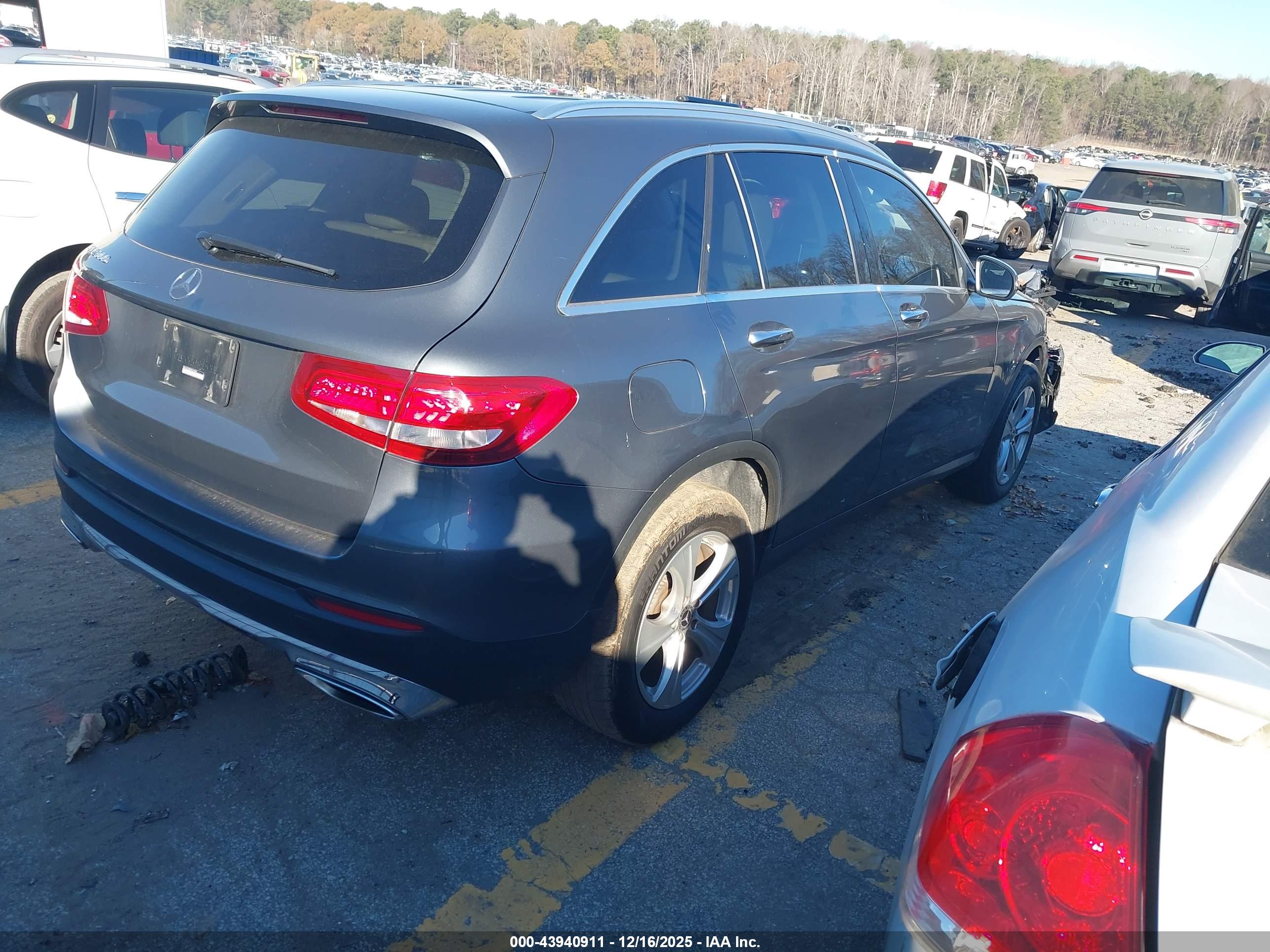 MERCEDES-BENZ GLC image 4