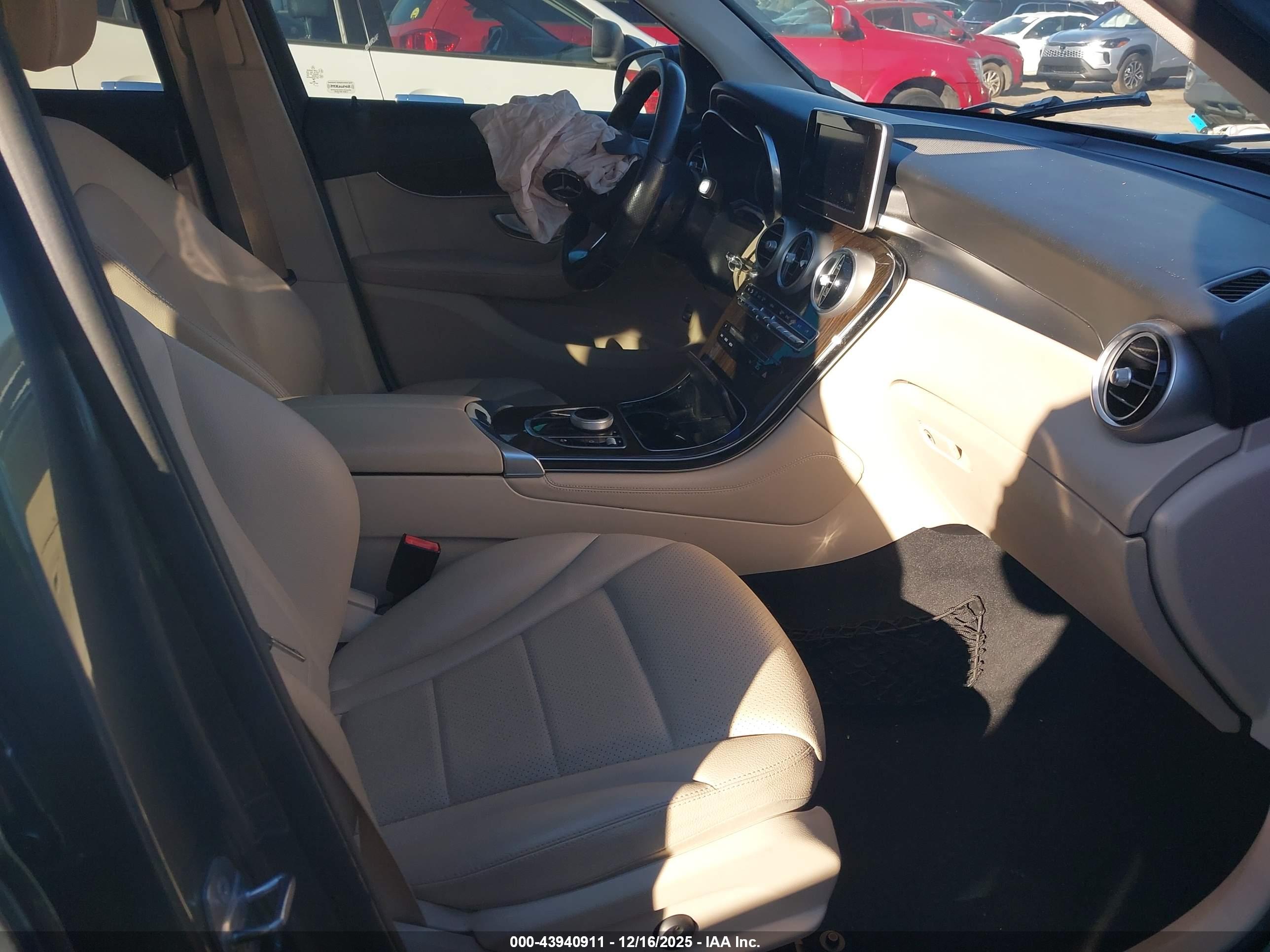 MERCEDES-BENZ GLC image 5