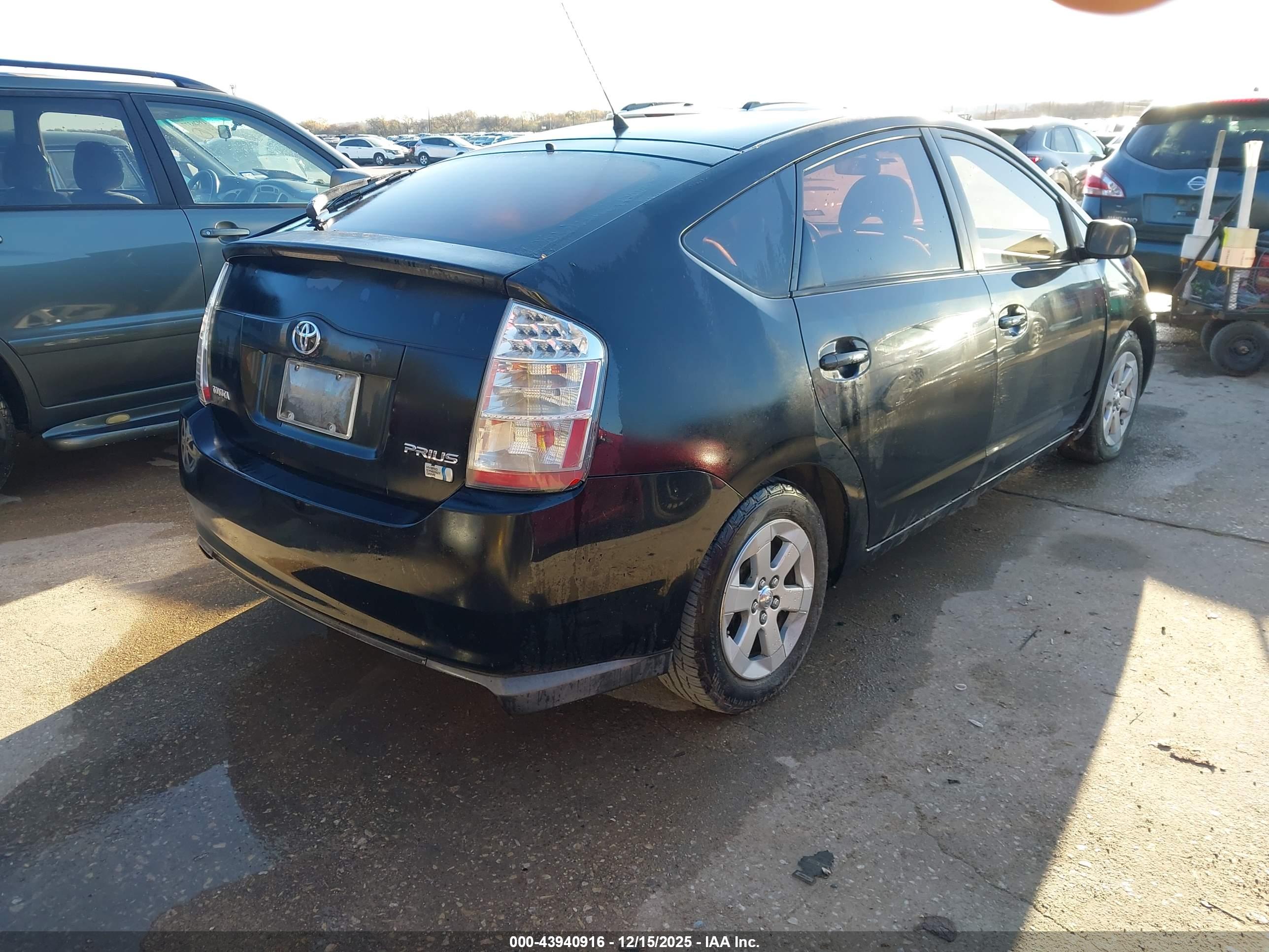 TOYOTA PRIUS image 4
