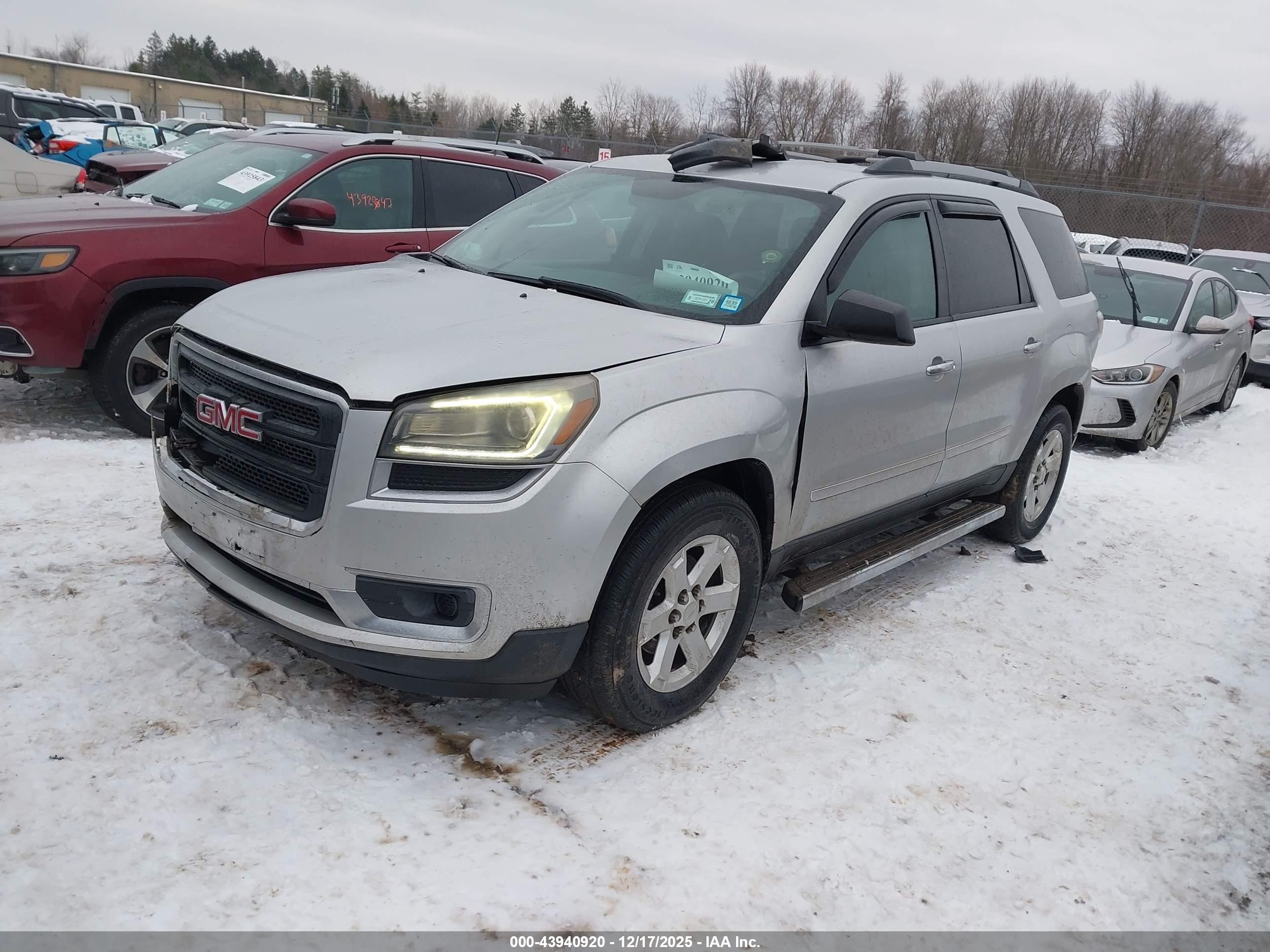GMC ACADIA image 2