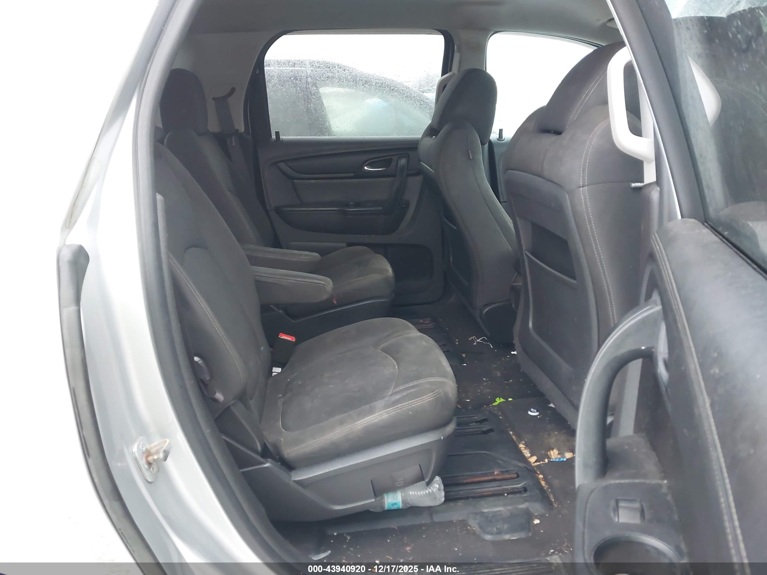 GMC ACADIA image 8