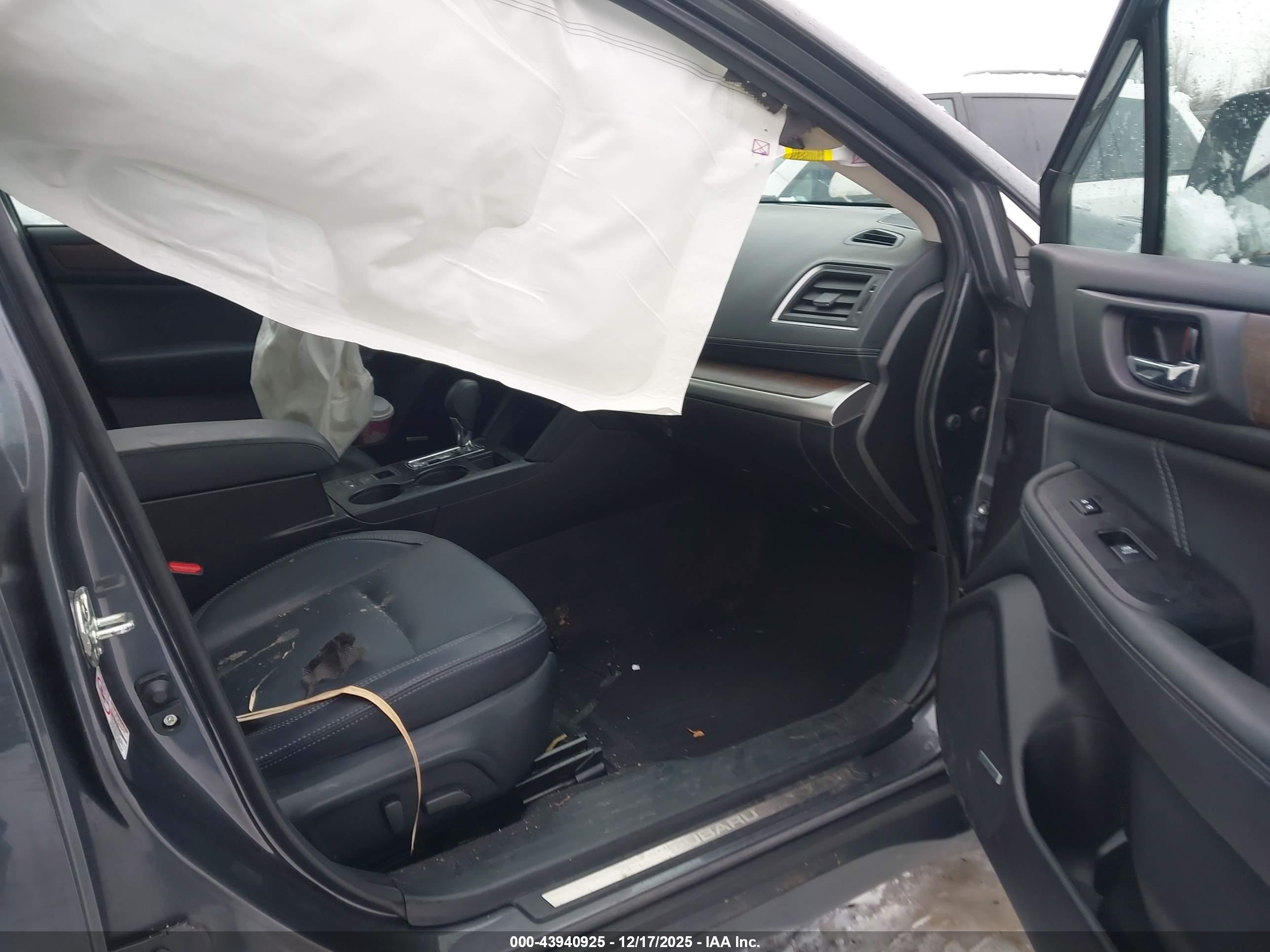 SUBARU OUTBACK image 5