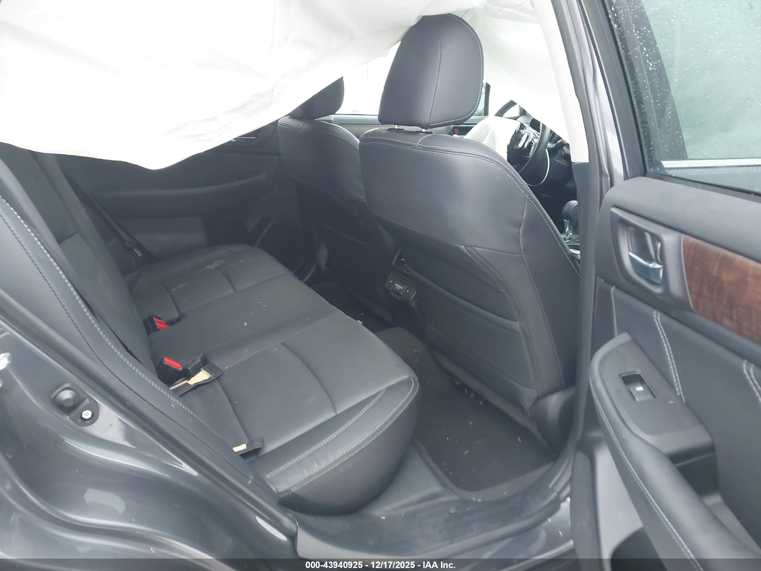 SUBARU OUTBACK image 8