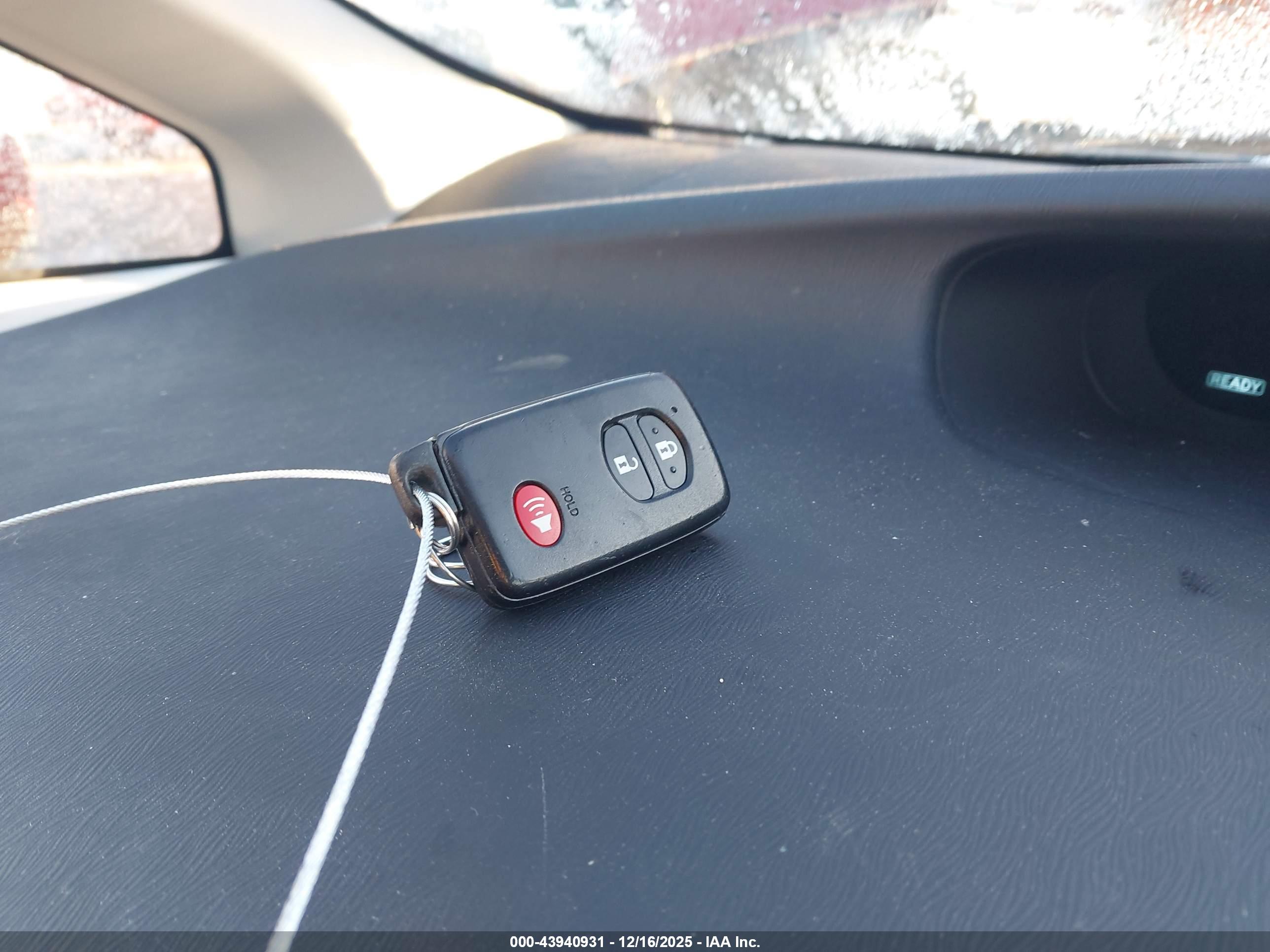 TOYOTA PRIUS image 11