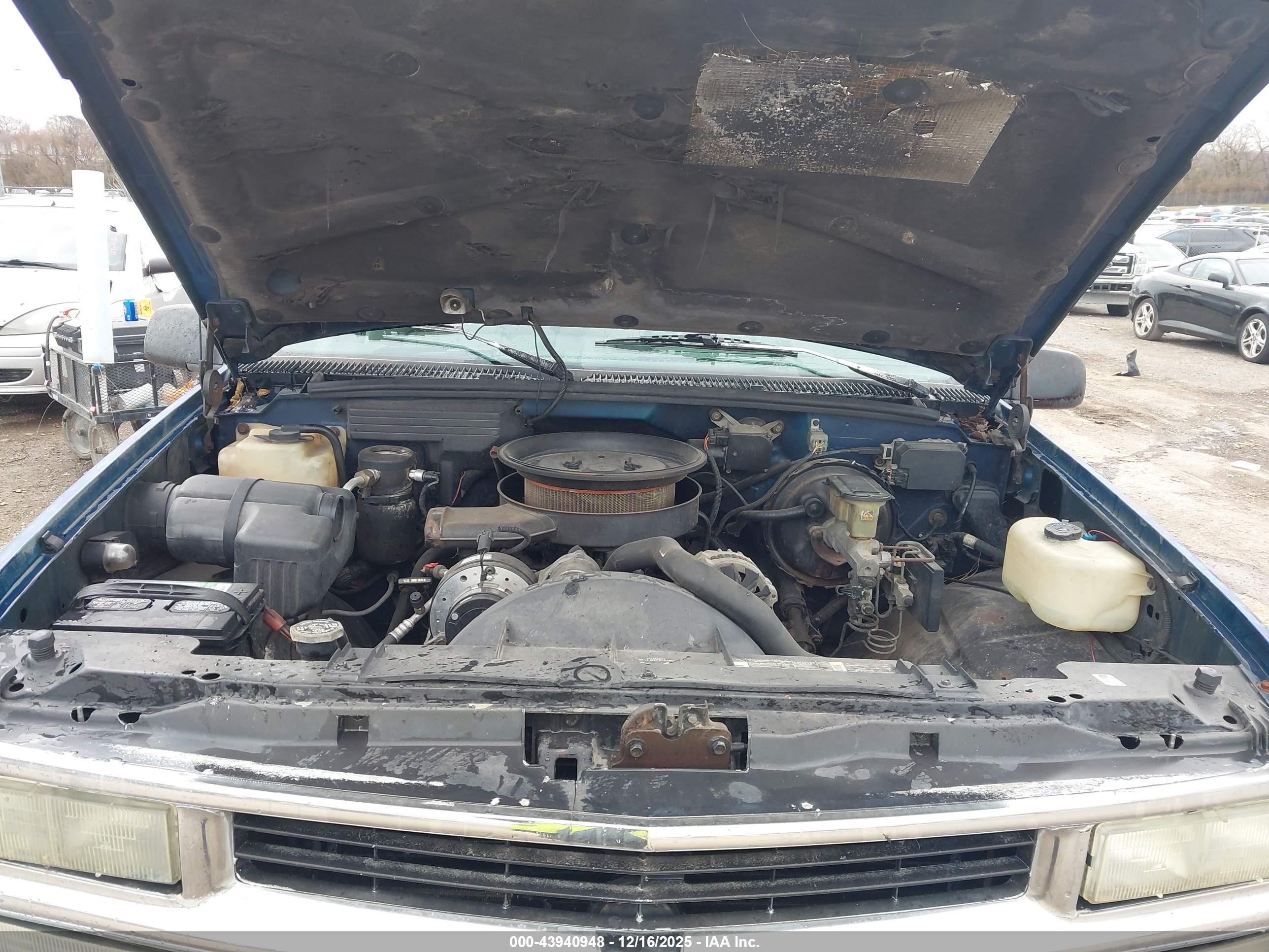 CHEVROLET GMT-400 image 10