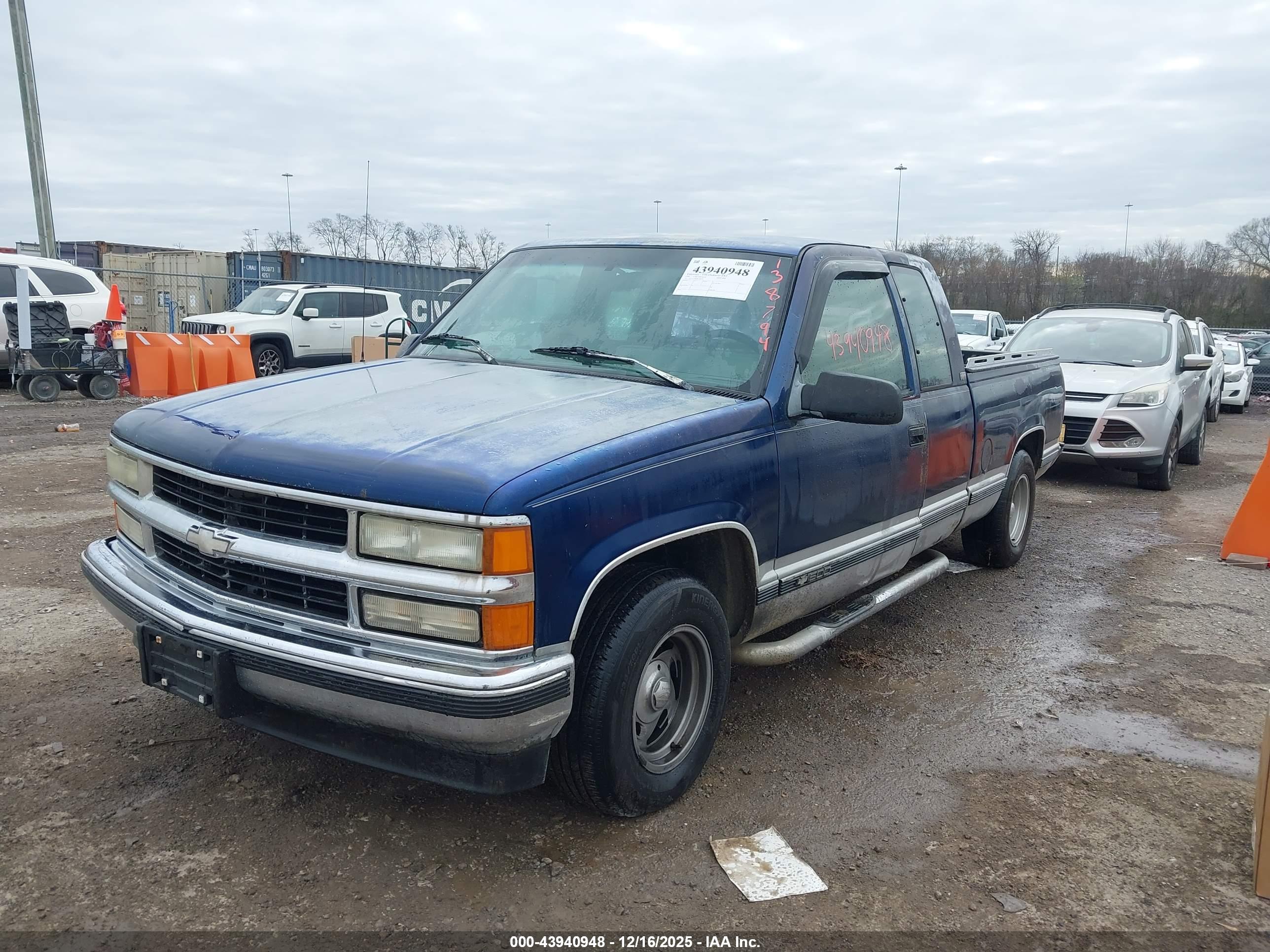 CHEVROLET GMT-400 image 6