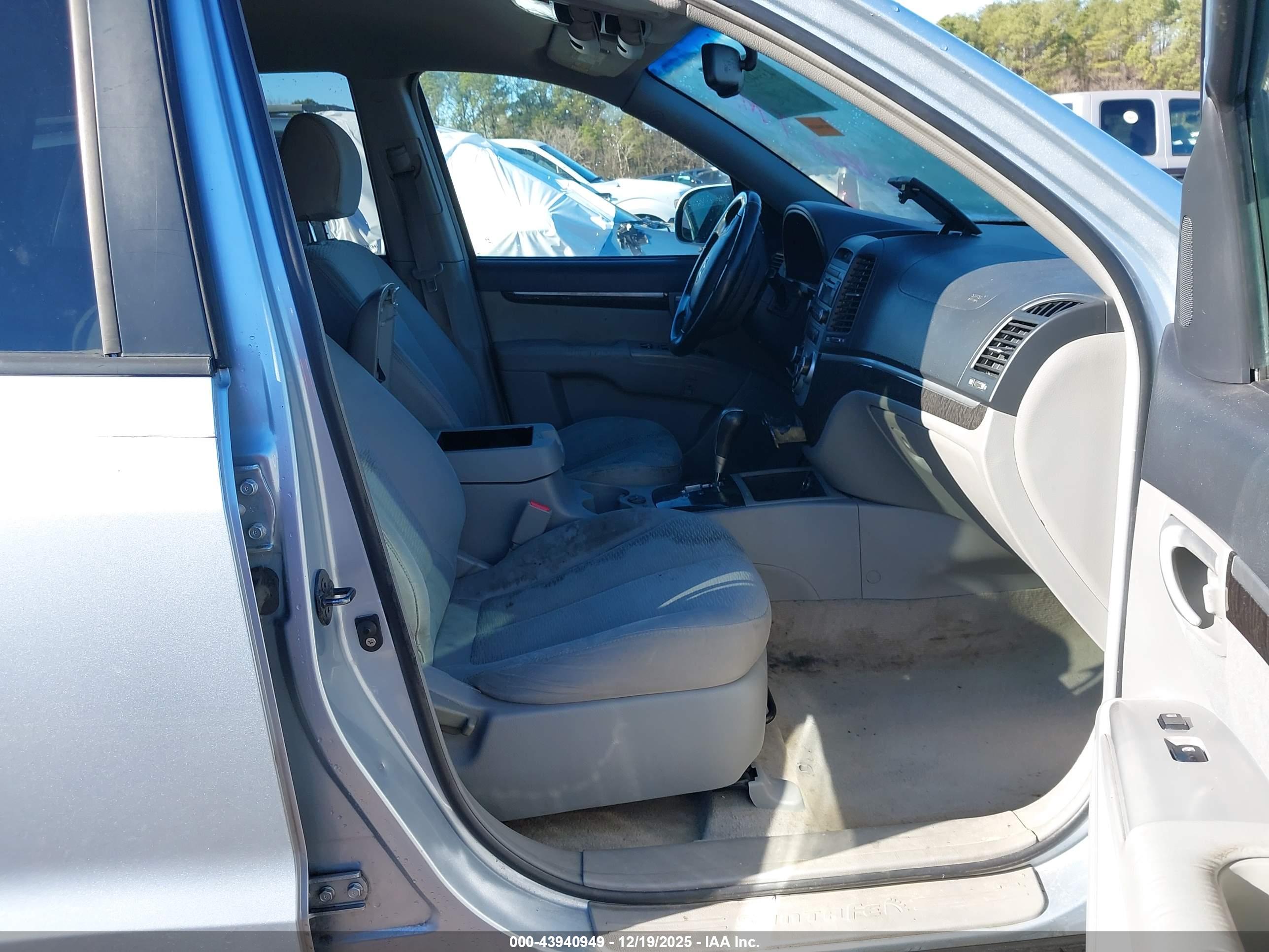 HYUNDAI SANTA image 5