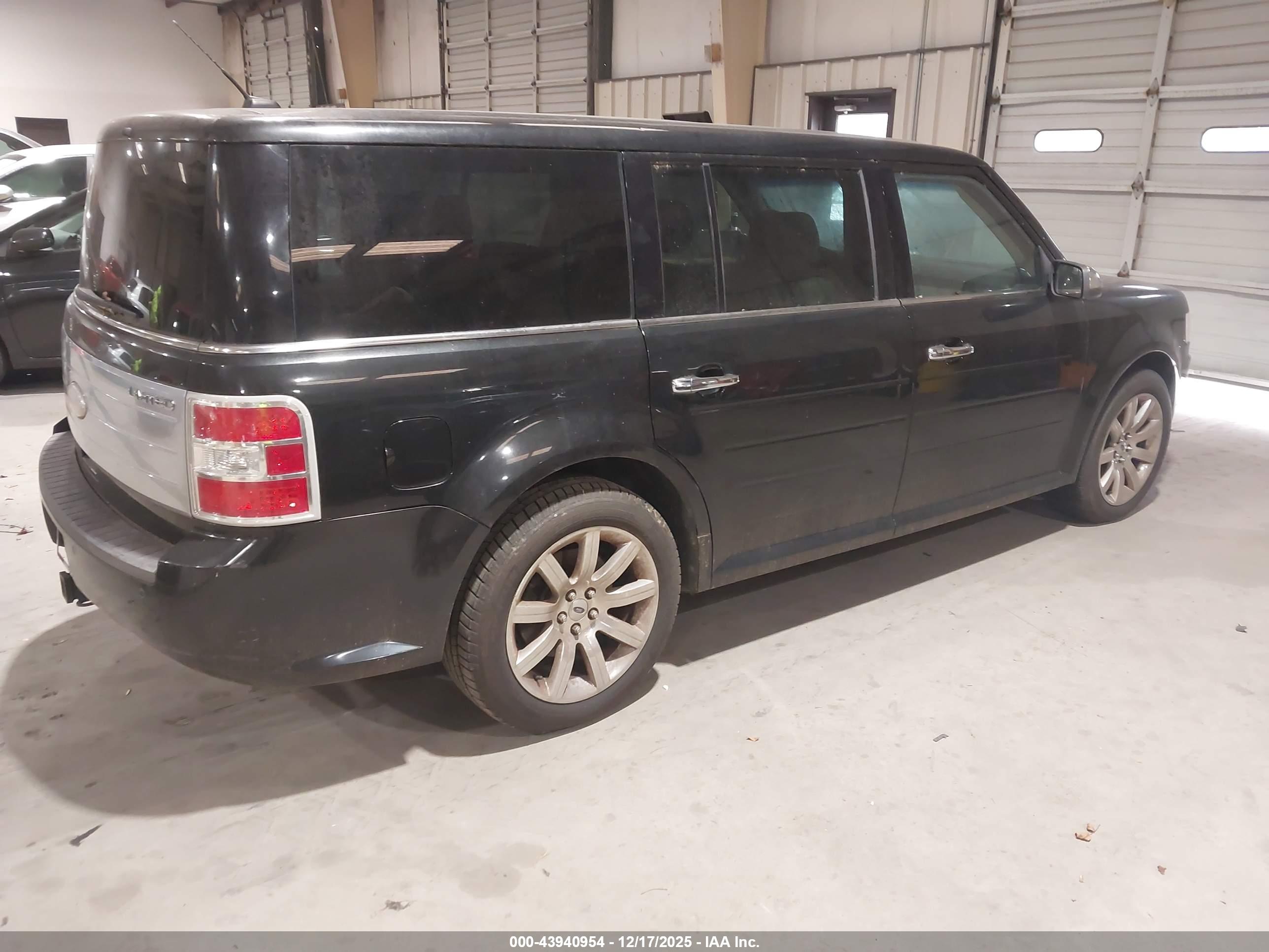 FORD FLEX image 4