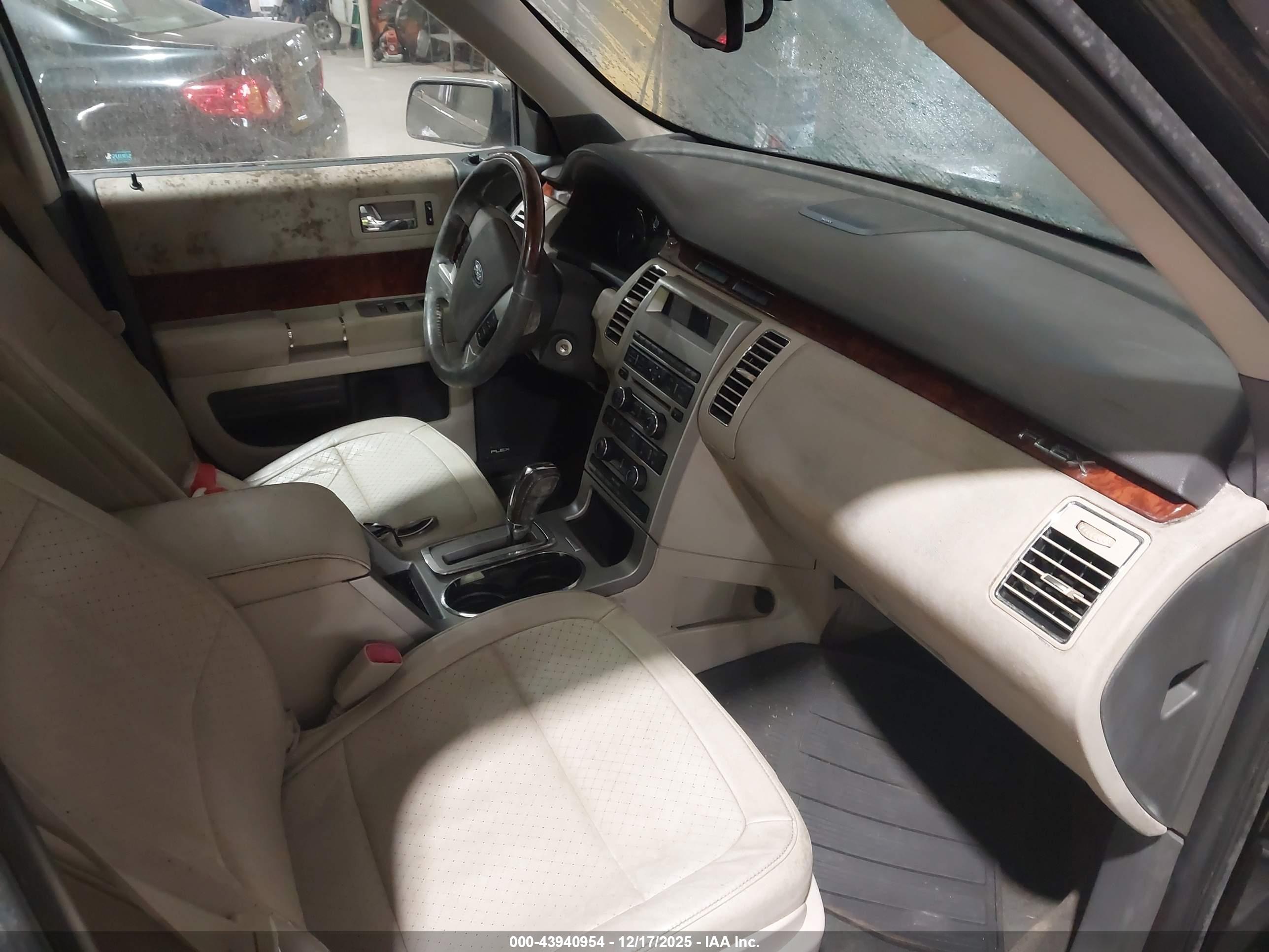 FORD FLEX image 5