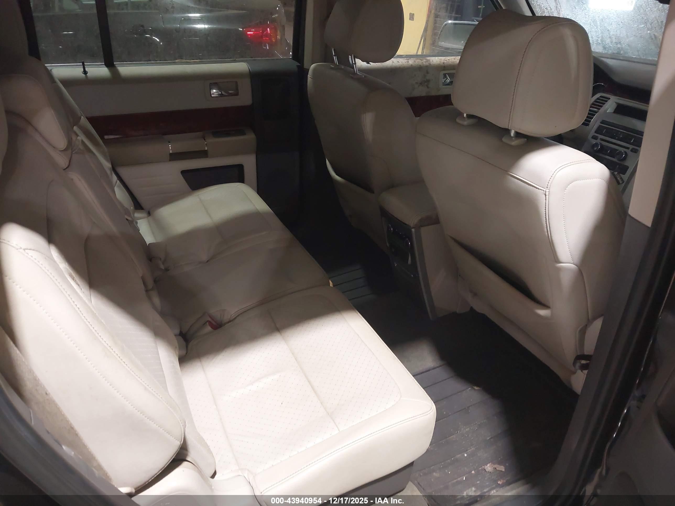 FORD FLEX image 8