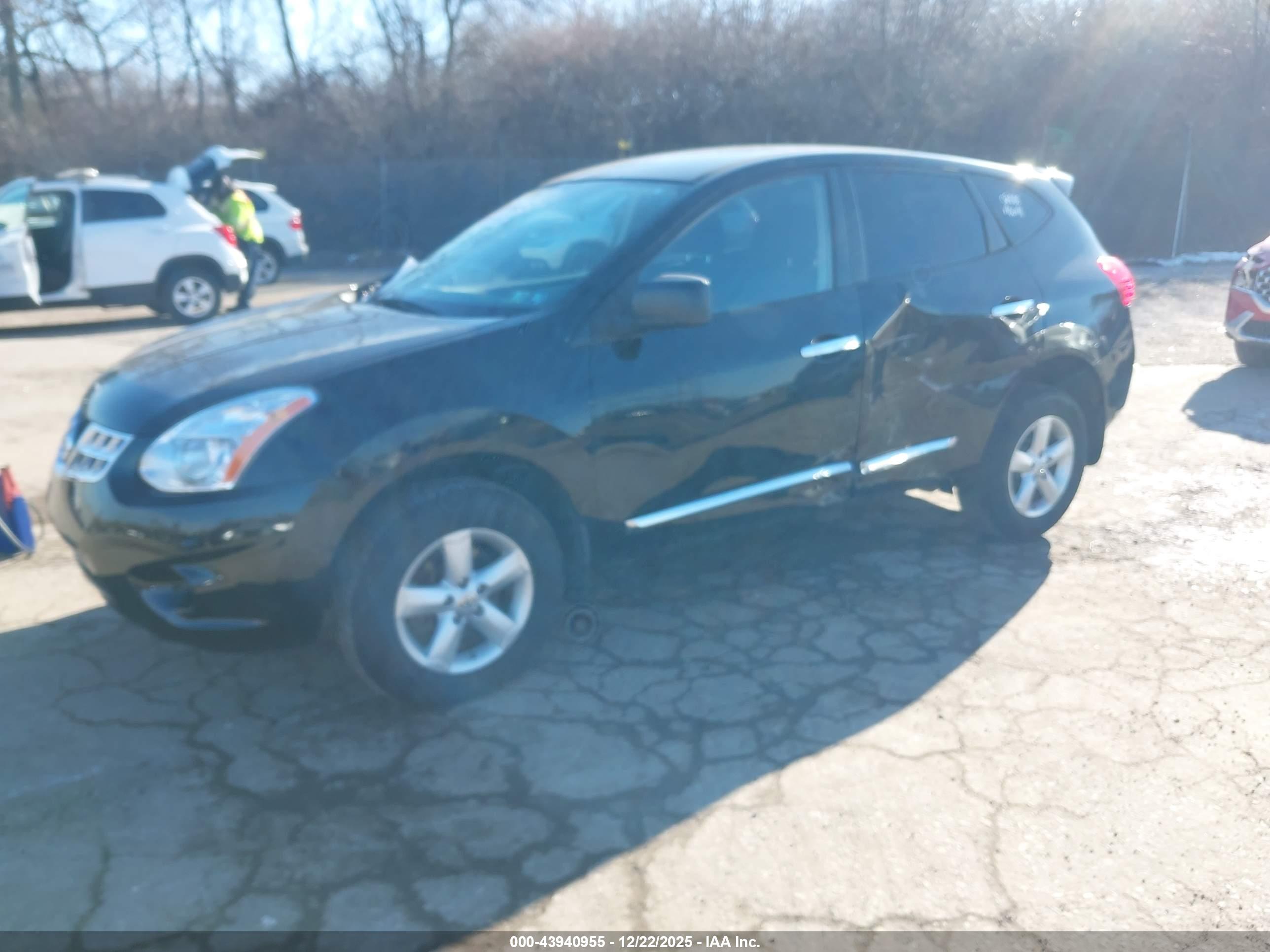 NISSAN ROGUE image 2