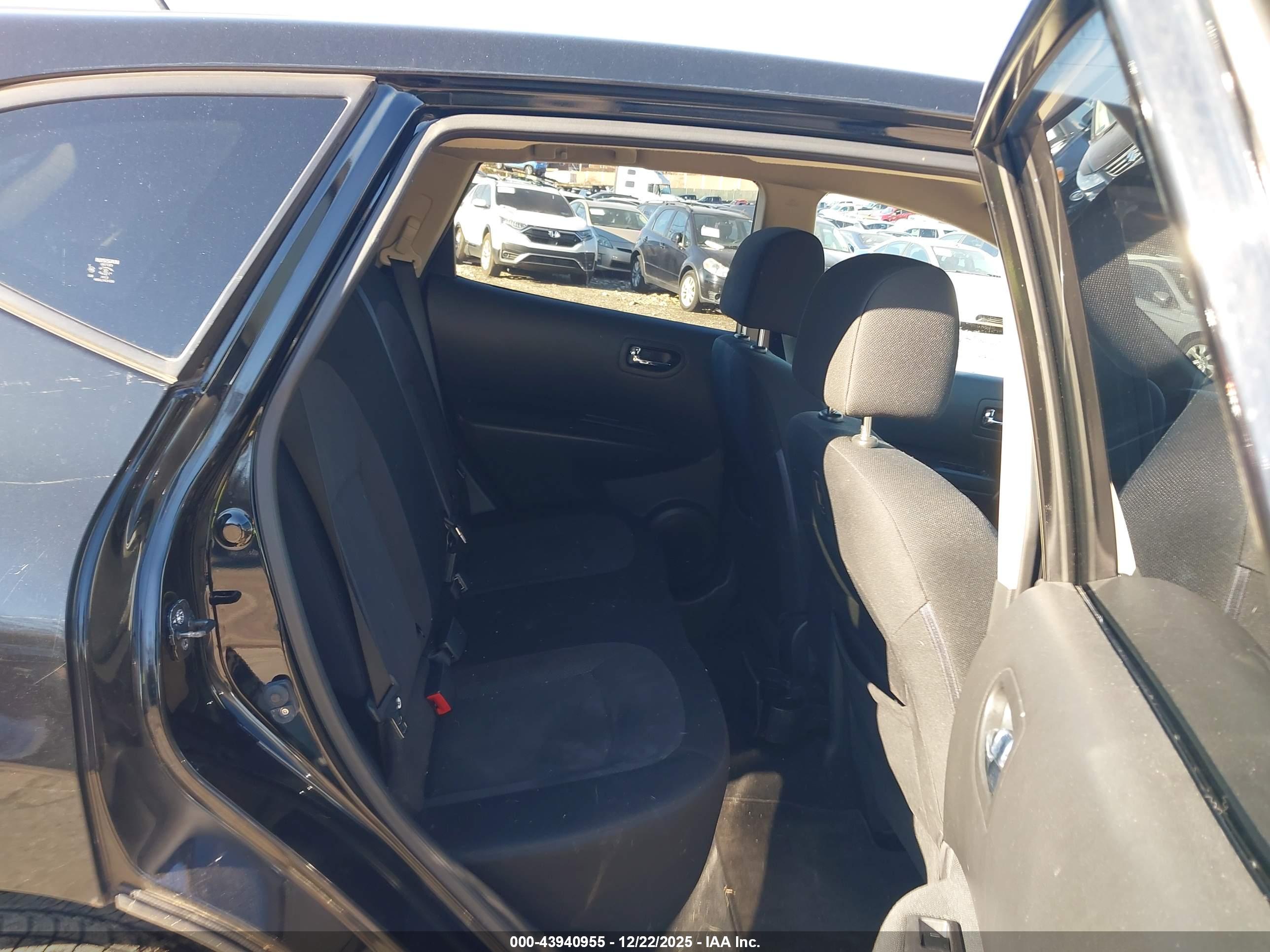 NISSAN ROGUE image 8
