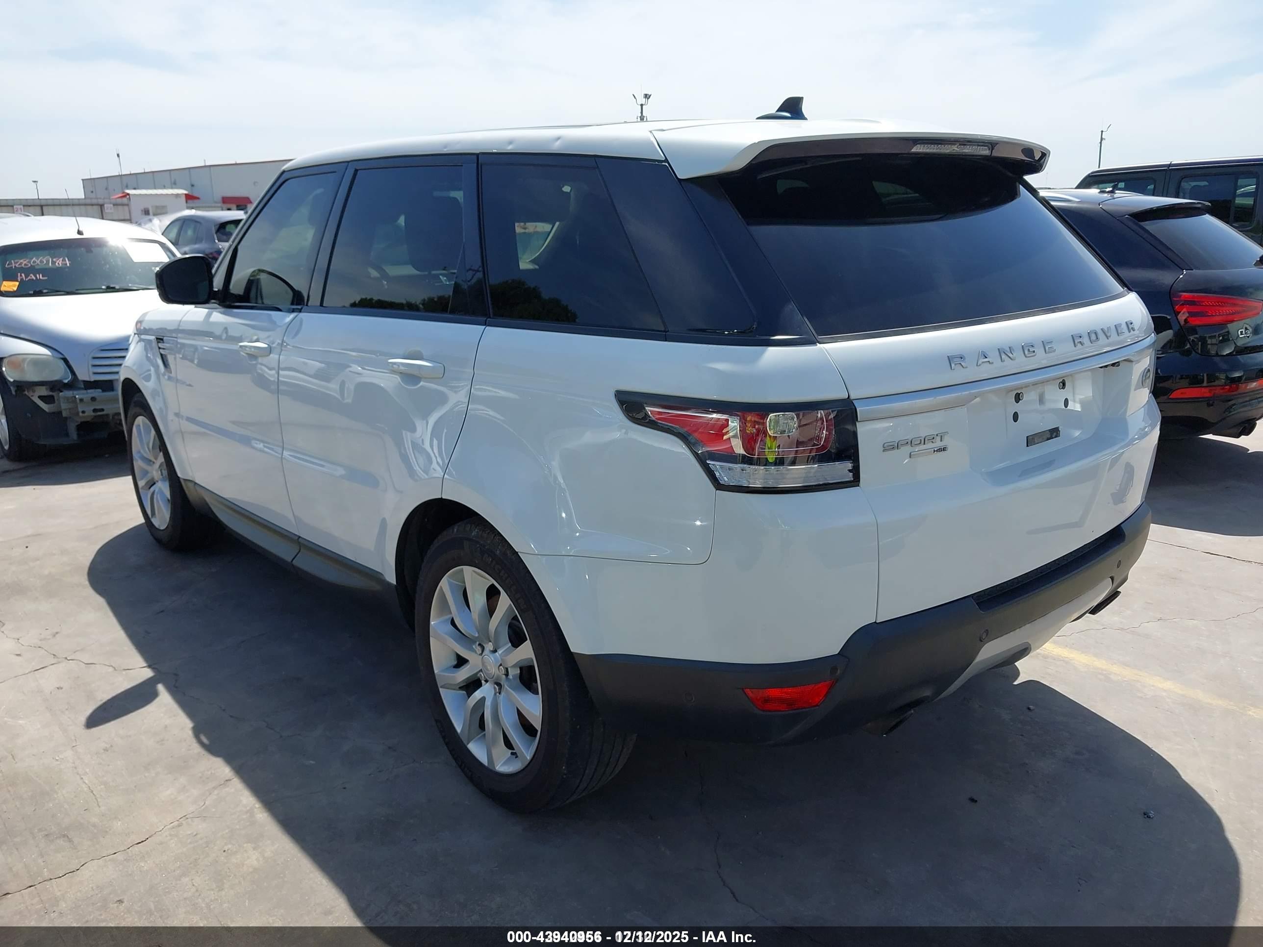 LAND ROVER image 3