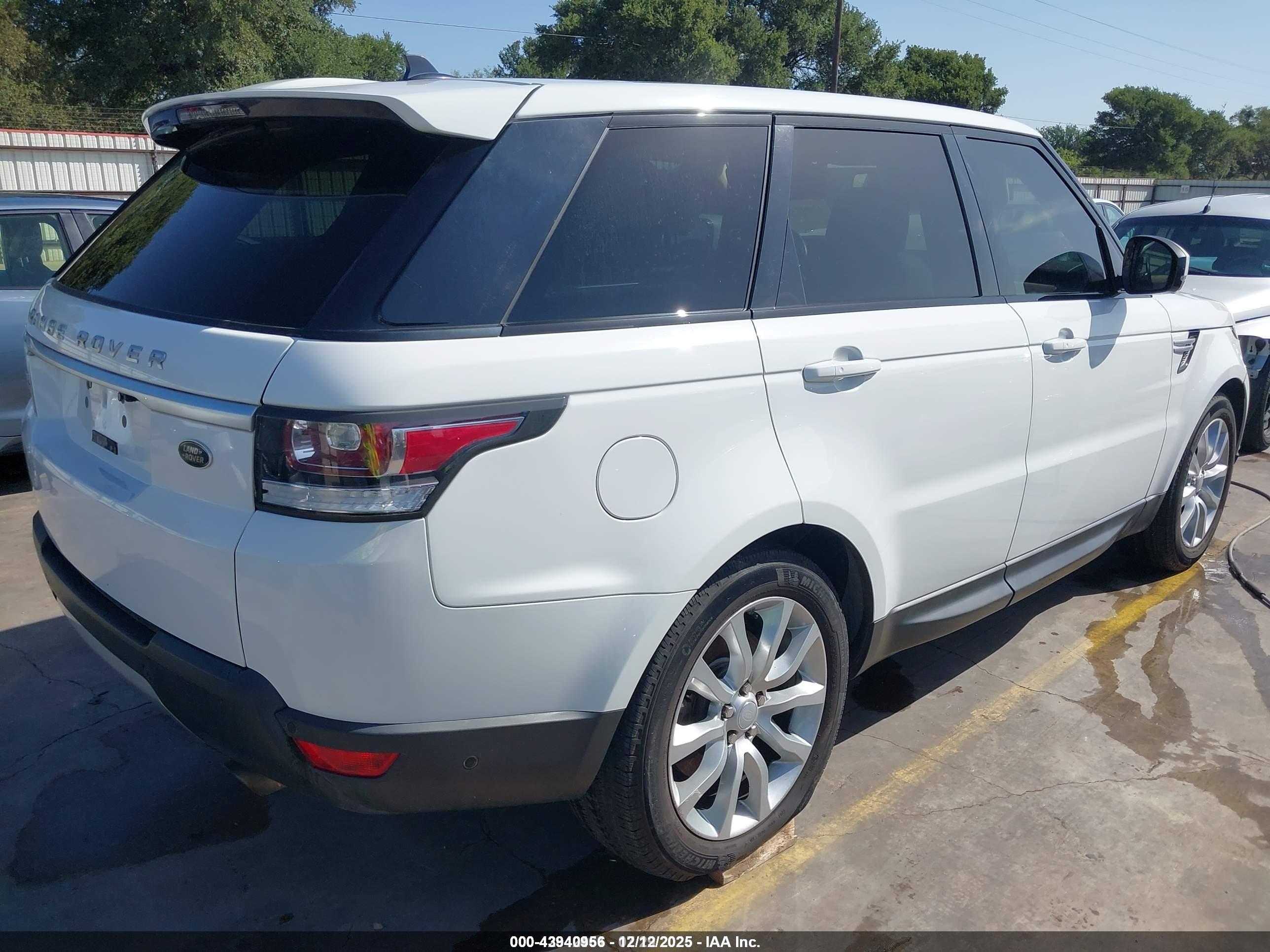 LAND ROVER image 4