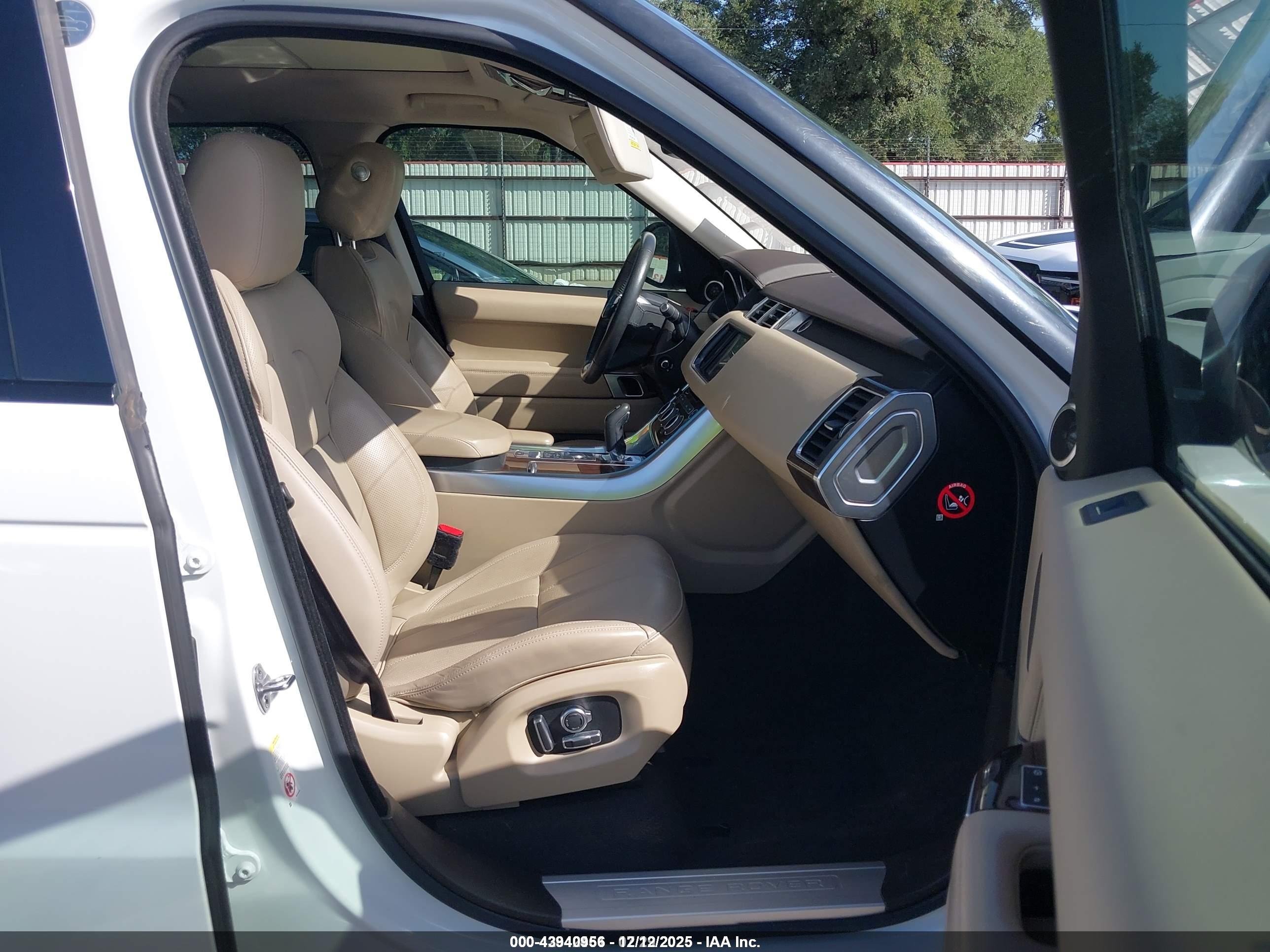 LAND ROVER image 5