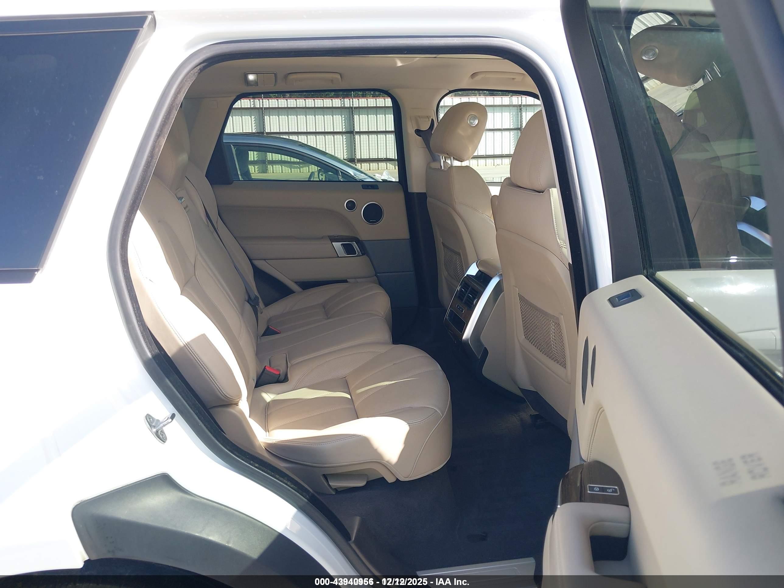 LAND ROVER image 8