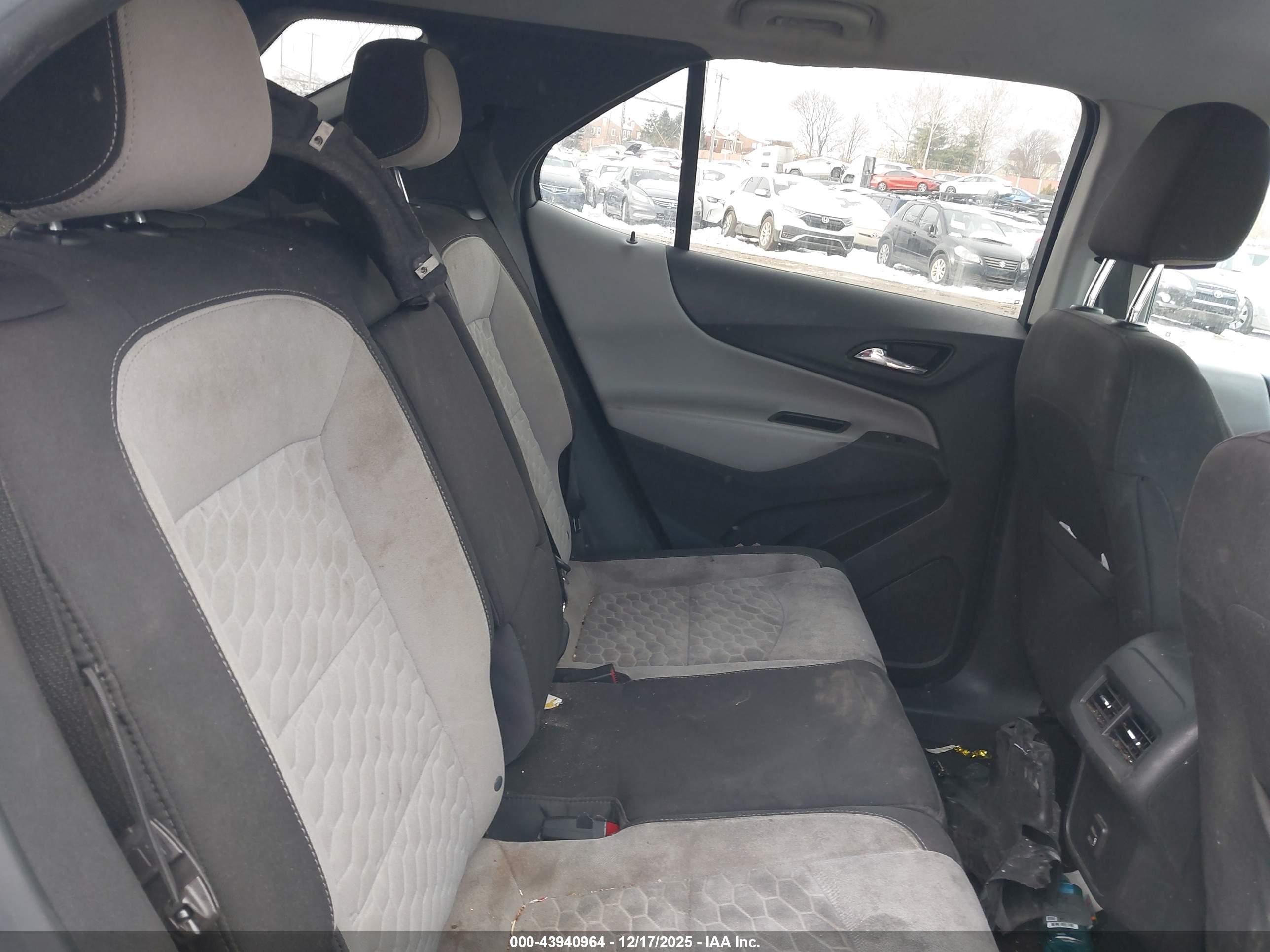 CHEVROLET EQUINOX image 8