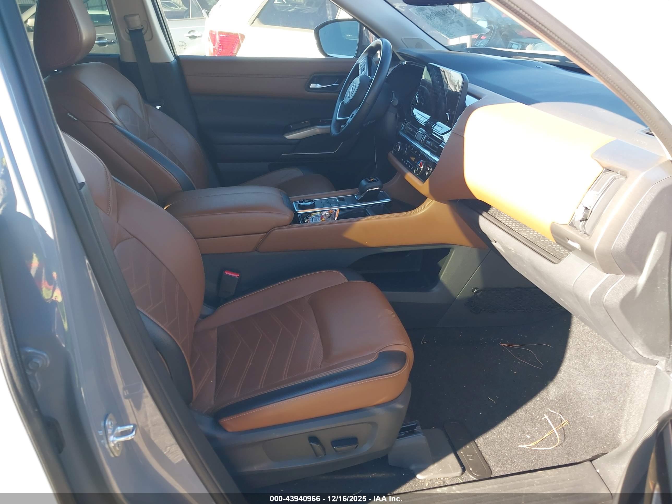 NISSAN PATHFINDER image 5