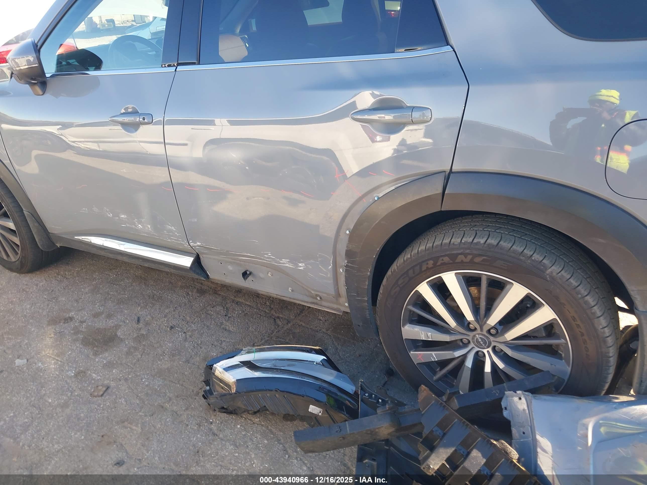 NISSAN PATHFINDER image 6