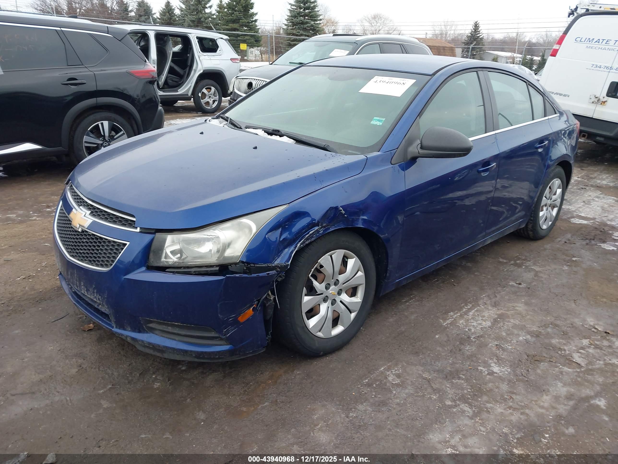CHEVROLET CRUZE image 2