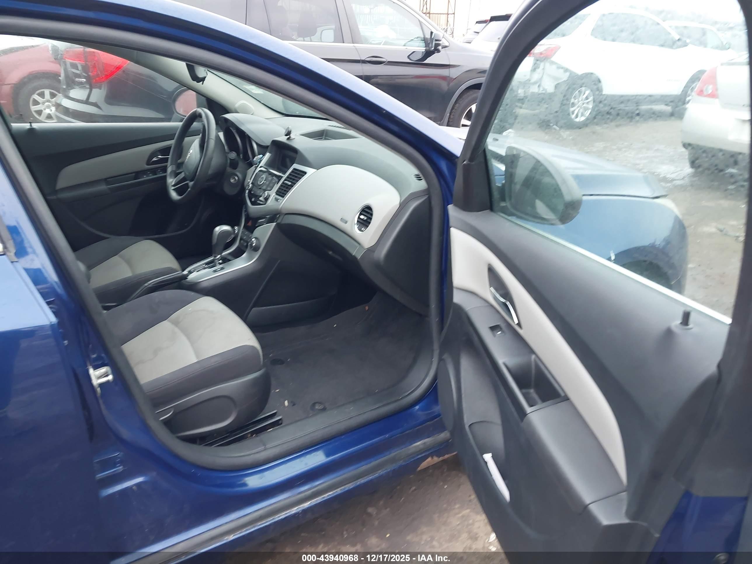 CHEVROLET CRUZE image 5