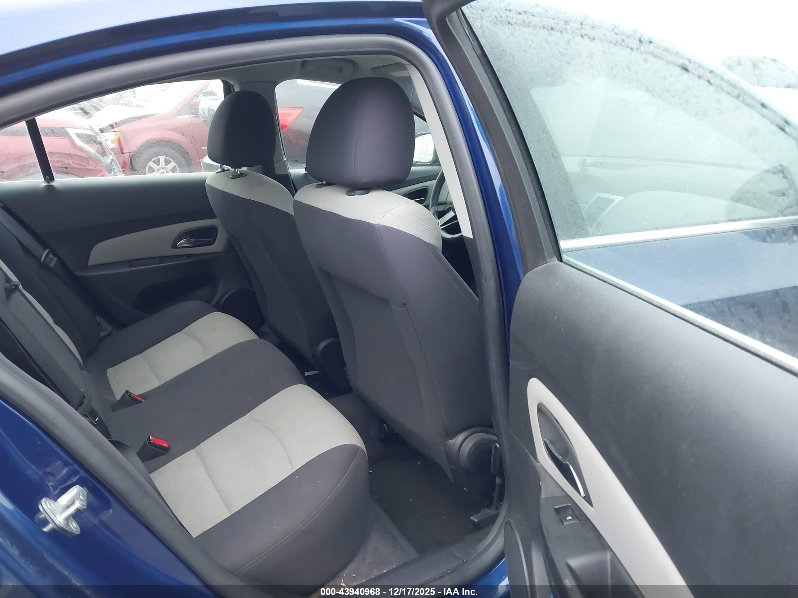 CHEVROLET CRUZE image 8