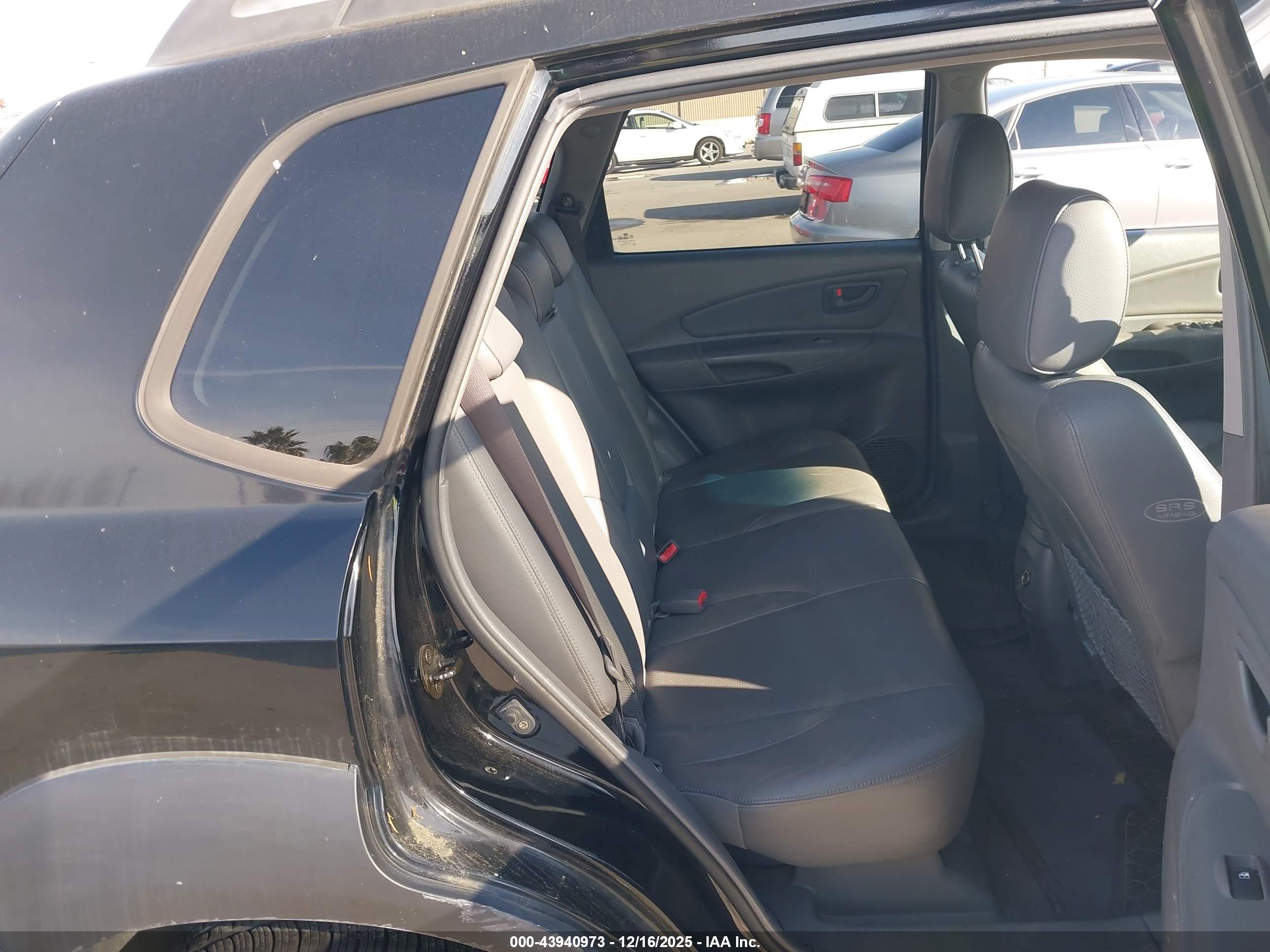 HYUNDAI TUCSON image 8