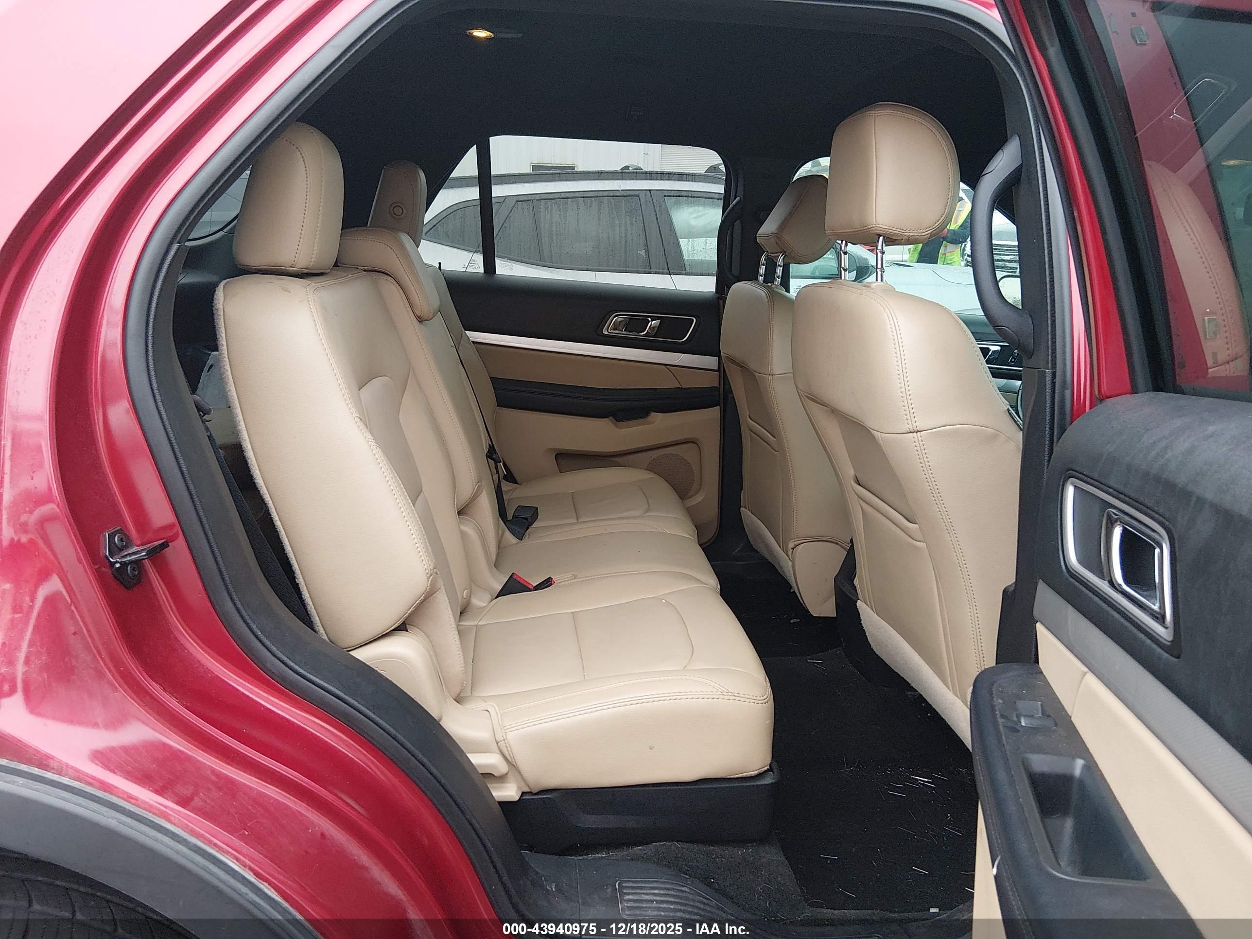 FORD EXPLORER image 8