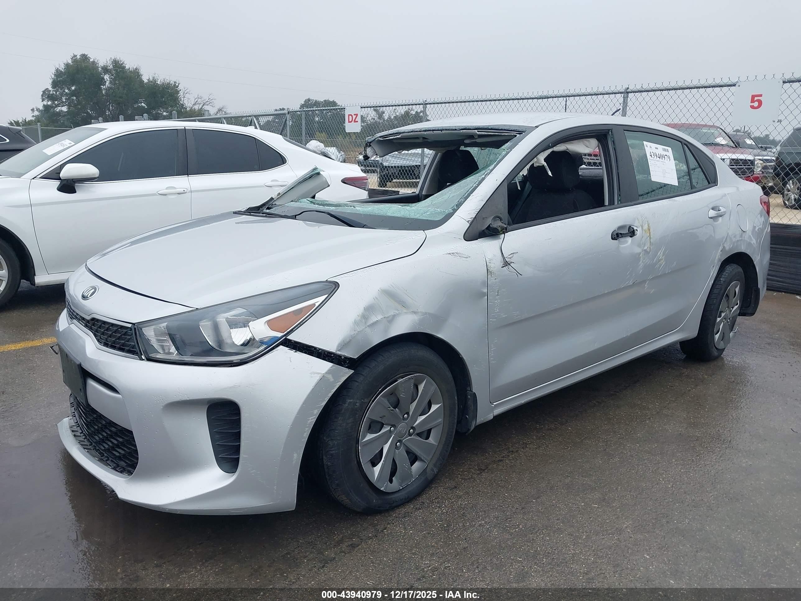 KIA RIO image 2