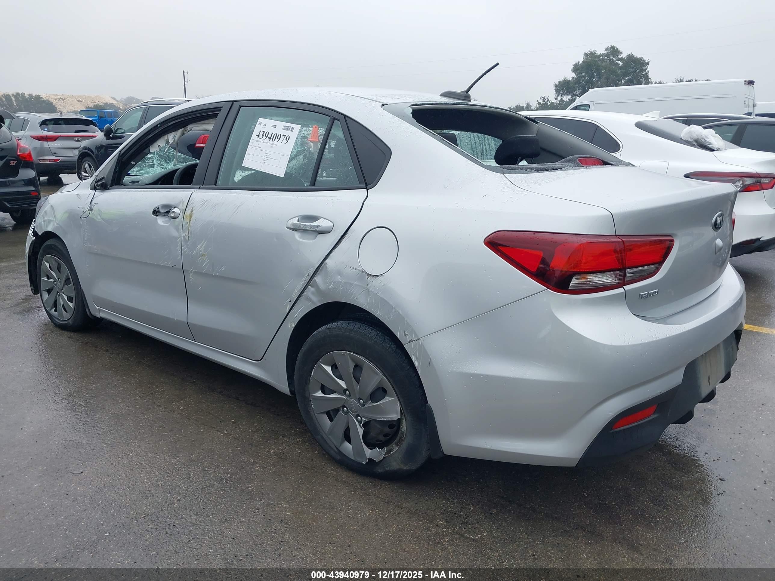 KIA RIO image 3