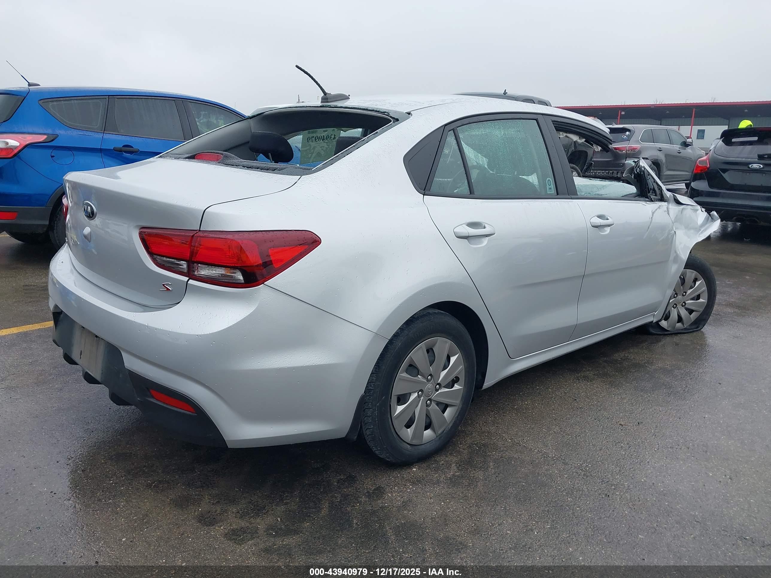 KIA RIO image 4