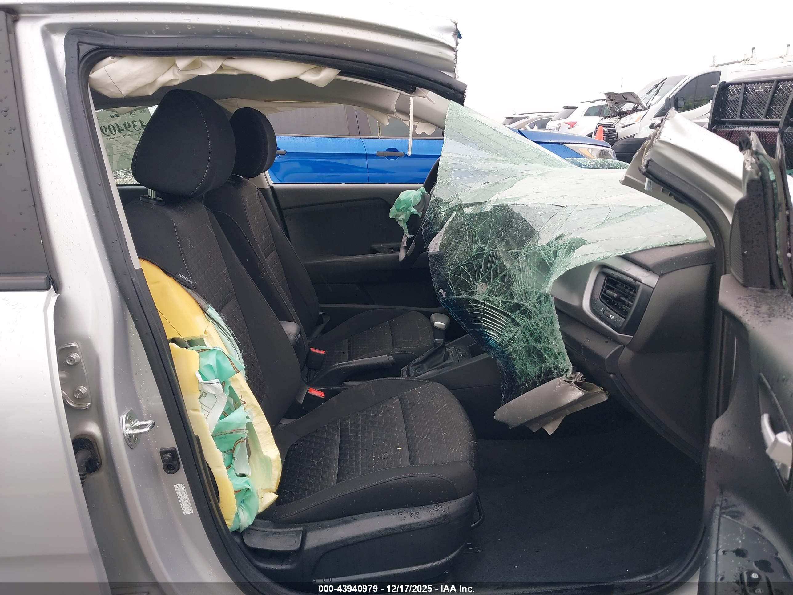 KIA RIO image 5