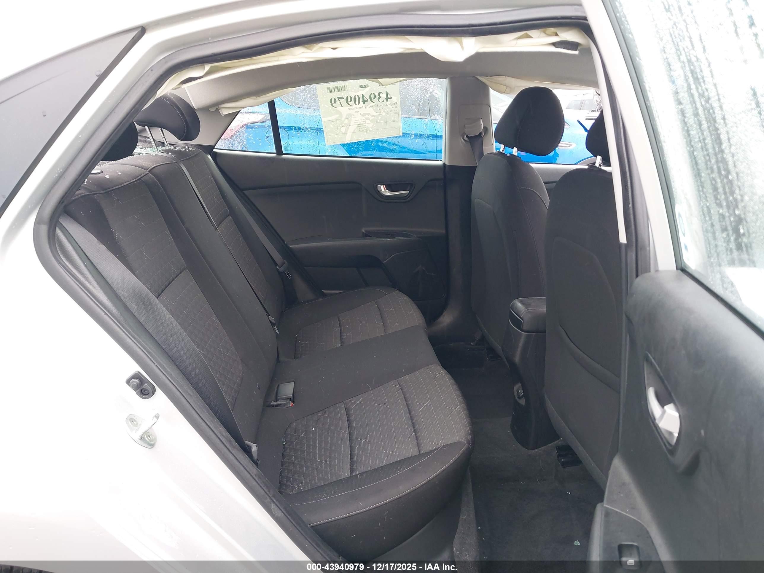 KIA RIO image 8
