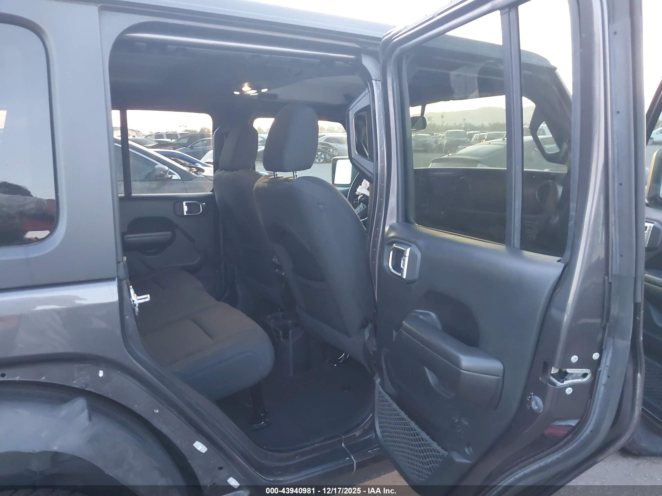 JEEP WRANGLER image 8