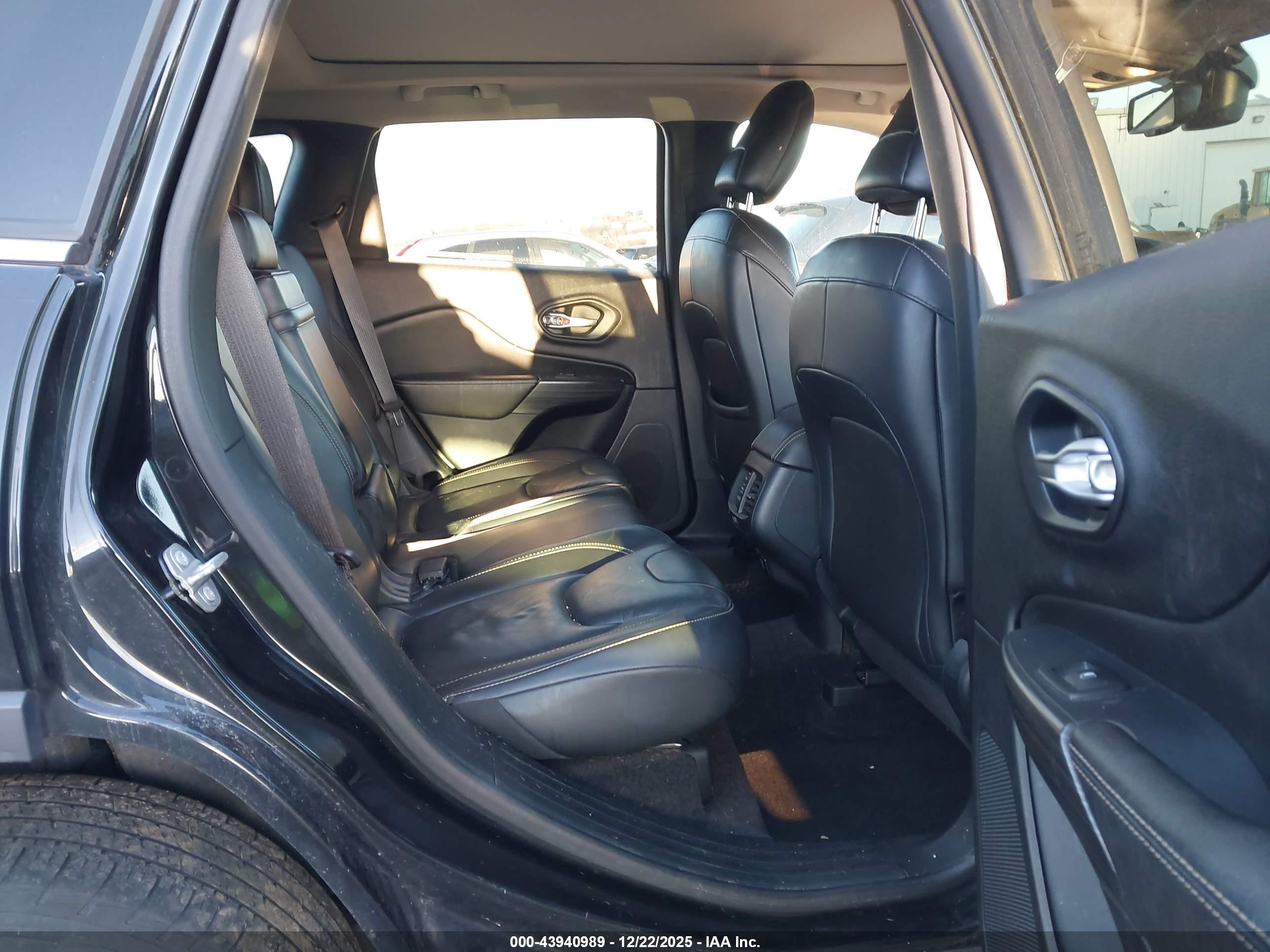 JEEP CHEROKEE image 8